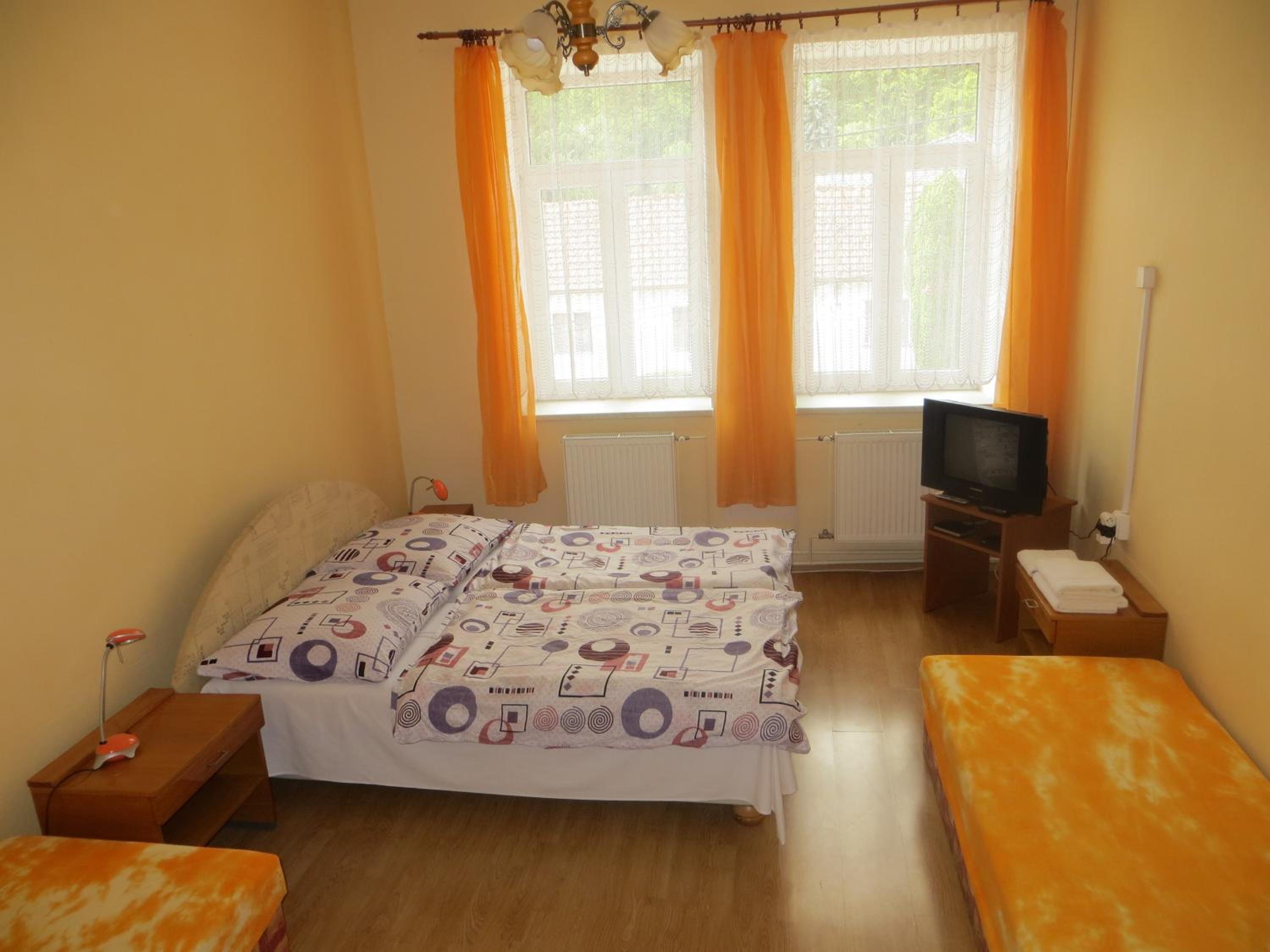 Quadruple Room with Private Bathroom photo 1