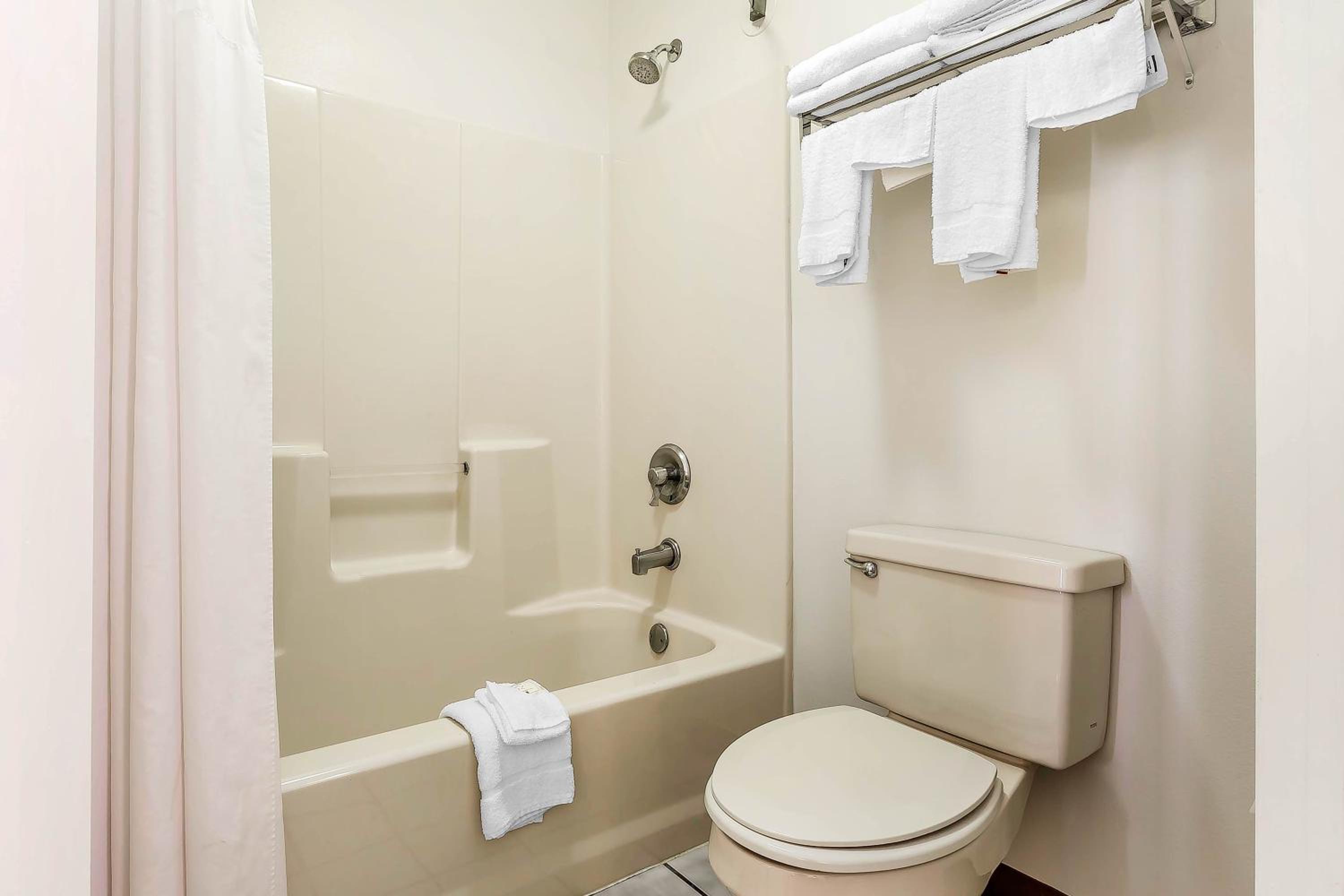Double Room with Two Double Beds - Non-Smoking - Photo 2