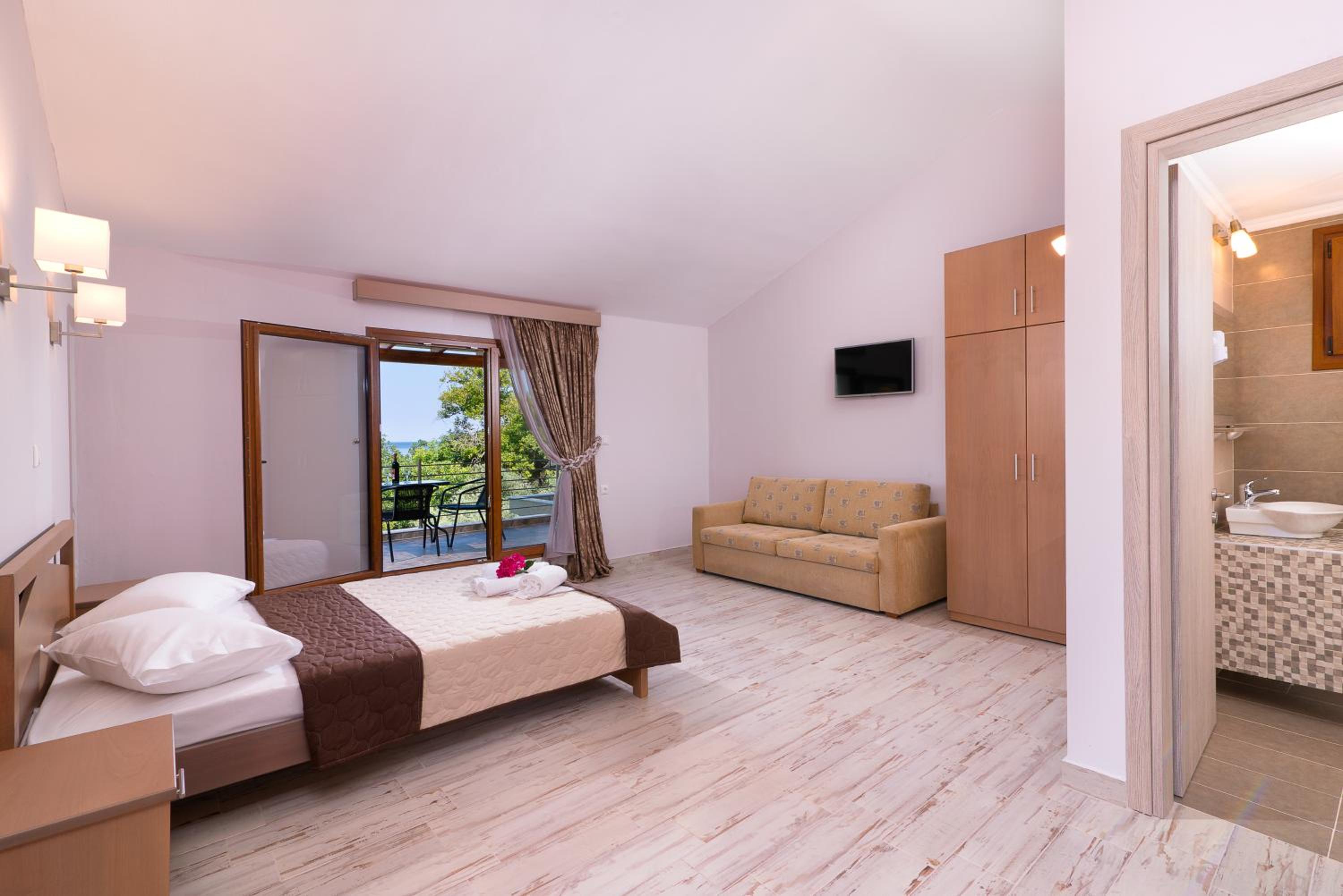 Double Room with Balcony and Sea View photo 3