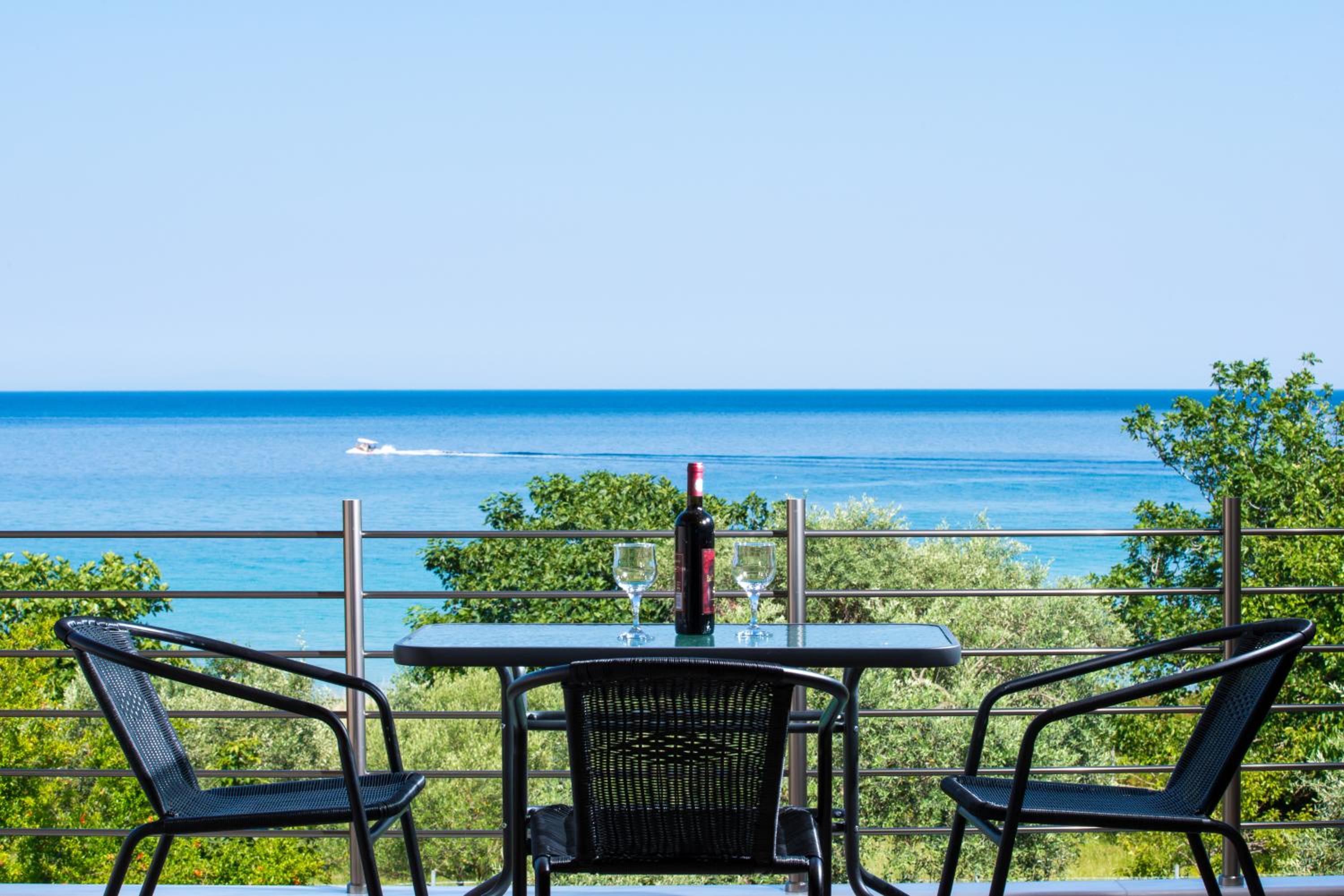 Double Room with Balcony and Sea View photo 2