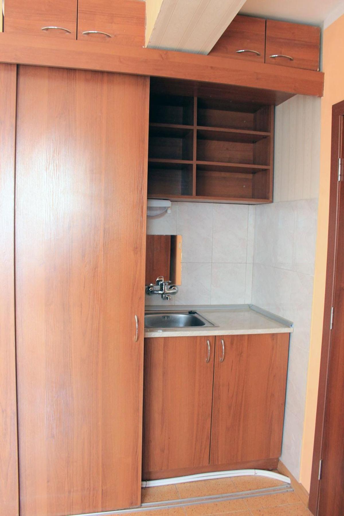 King Room with Balcony - Photo 5