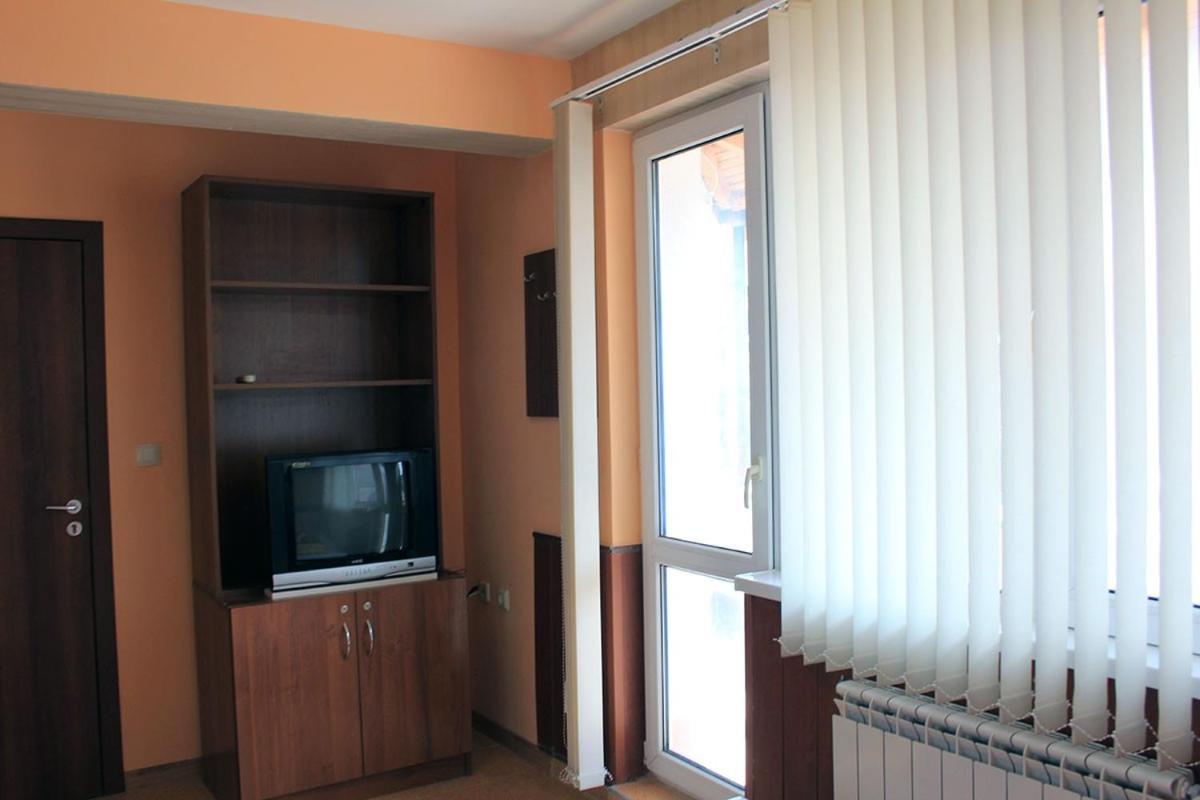 King Room with Balcony - Photo 10