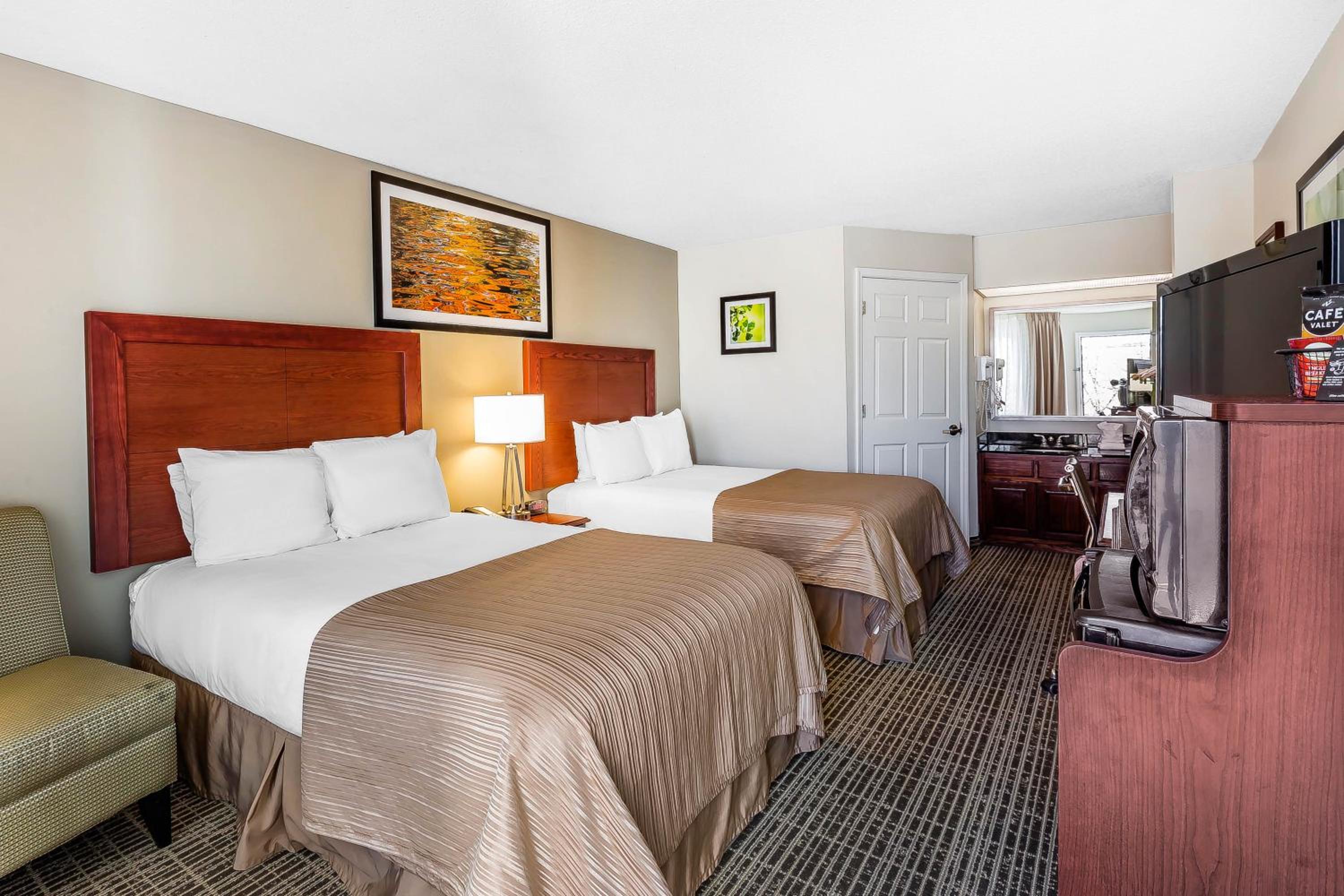 Double Room with Two Double Beds - Non-Smoking - Photo 5