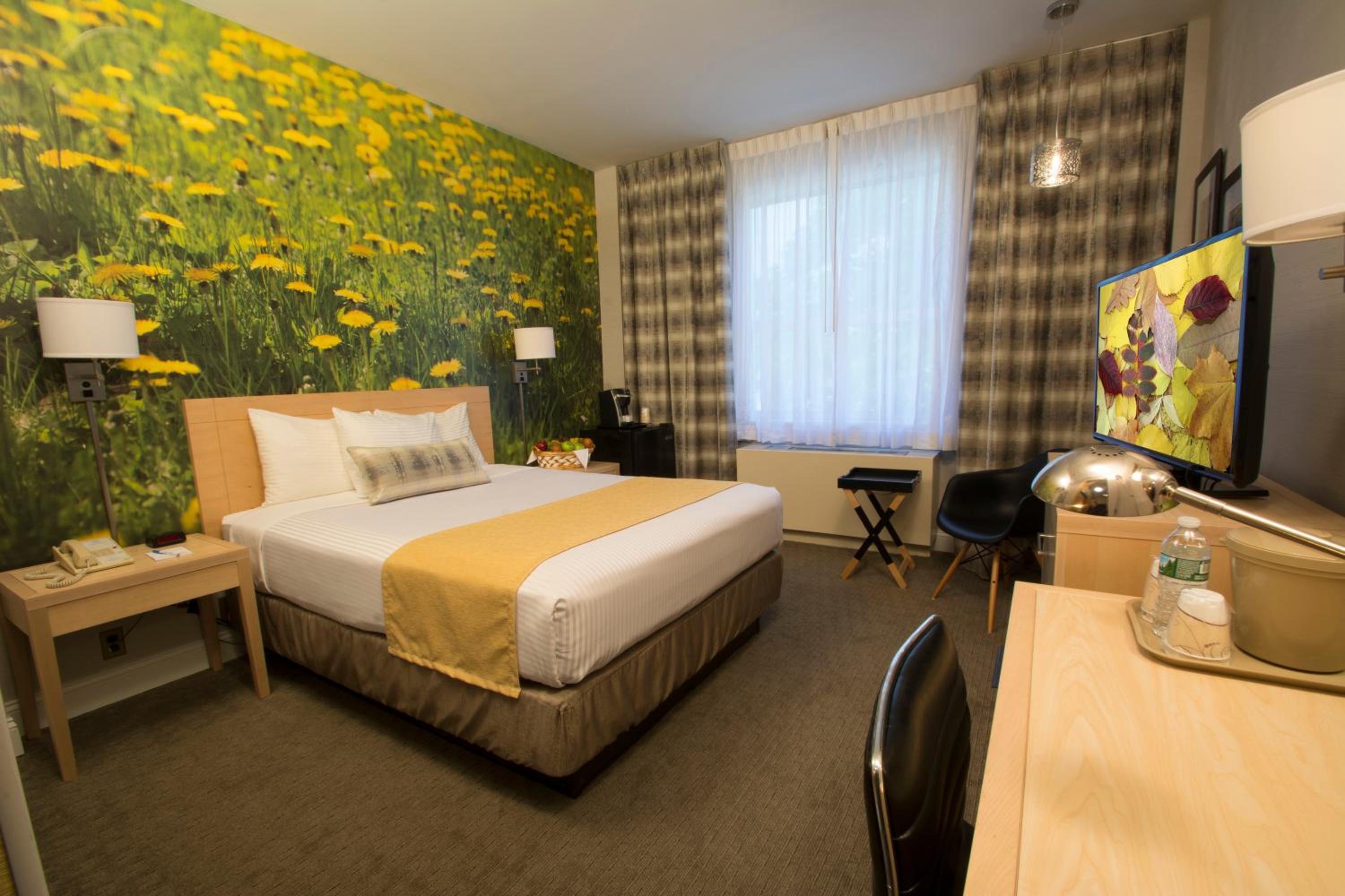 Deluxe Queen Room - Photo 6