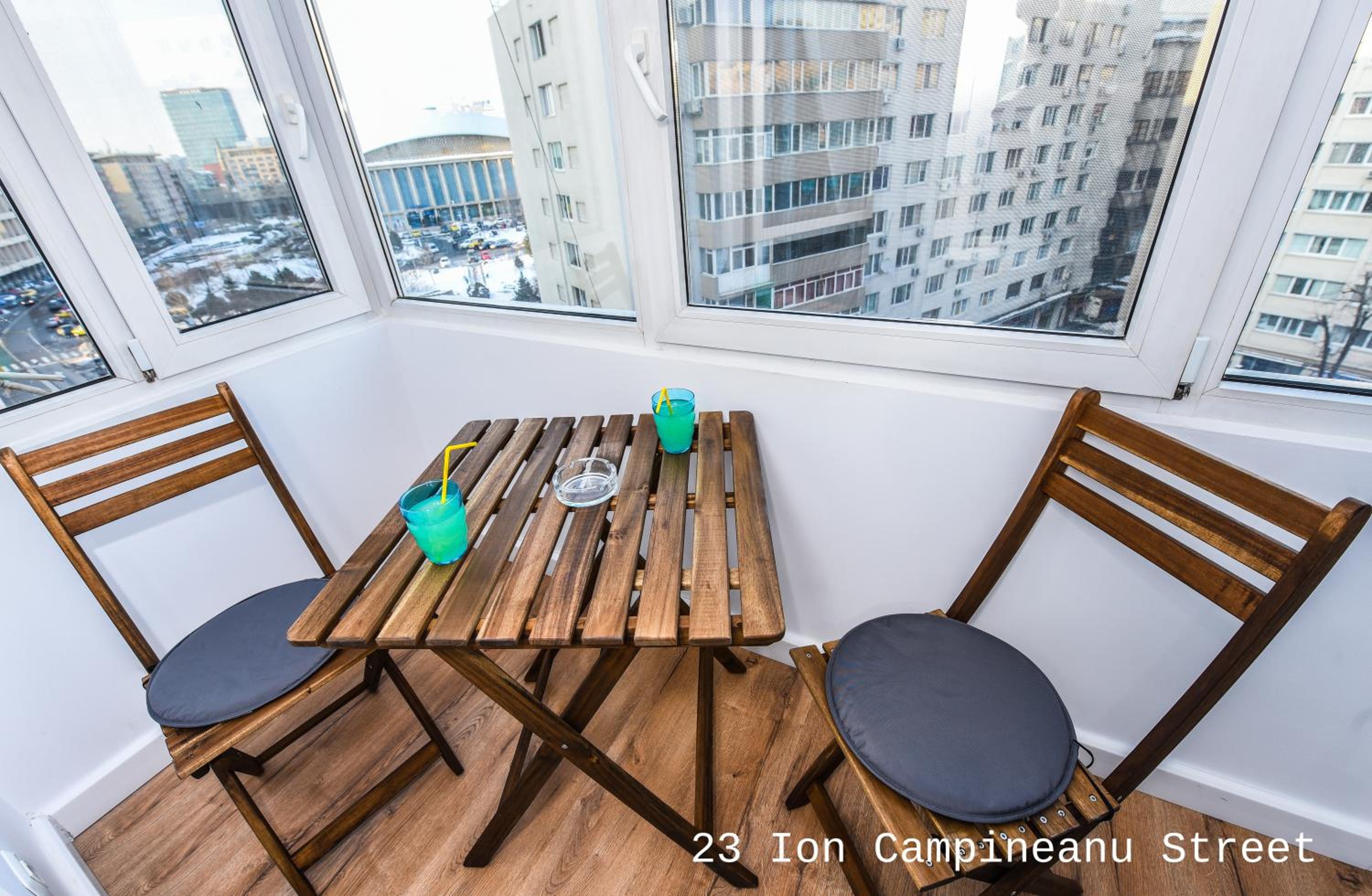 Apartment with Balcony - Photo 9