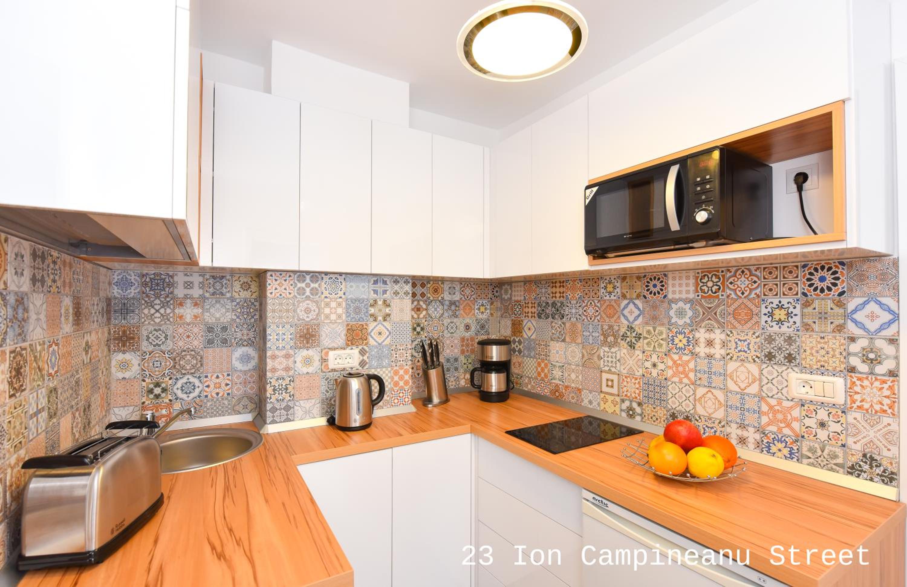 Apartment with Balcony - Photo 6