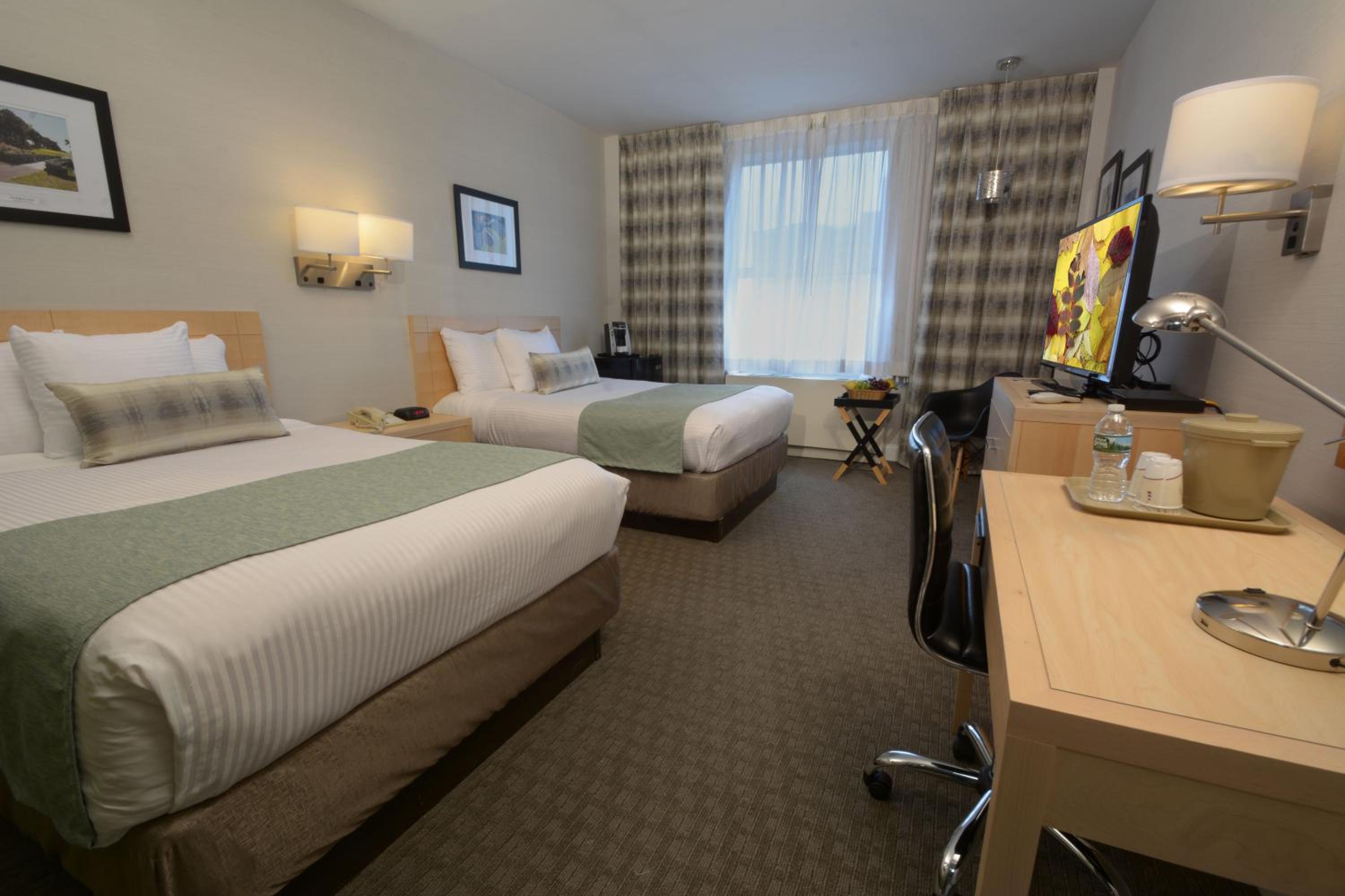 Deluxe Double Room with 2 Double Beds - Photo 8