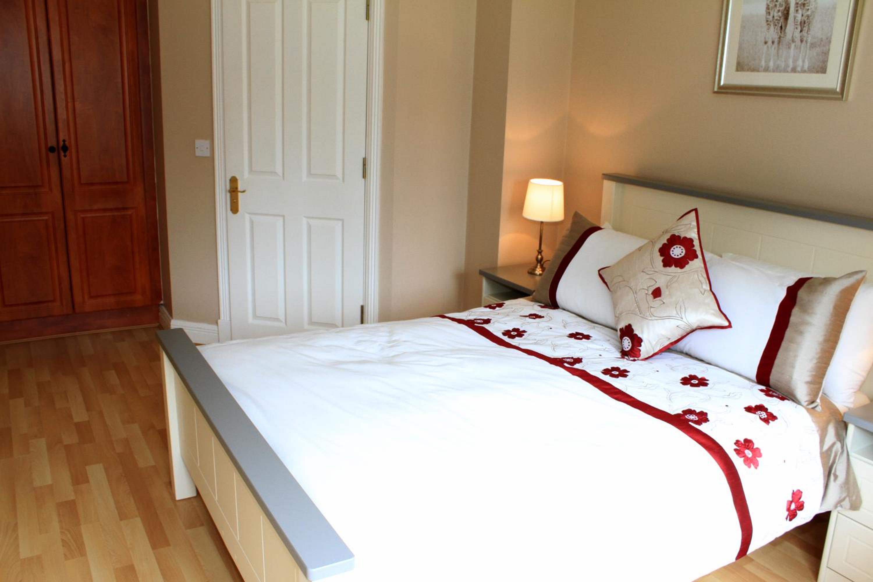 Three-Bedroom House - Photo 20