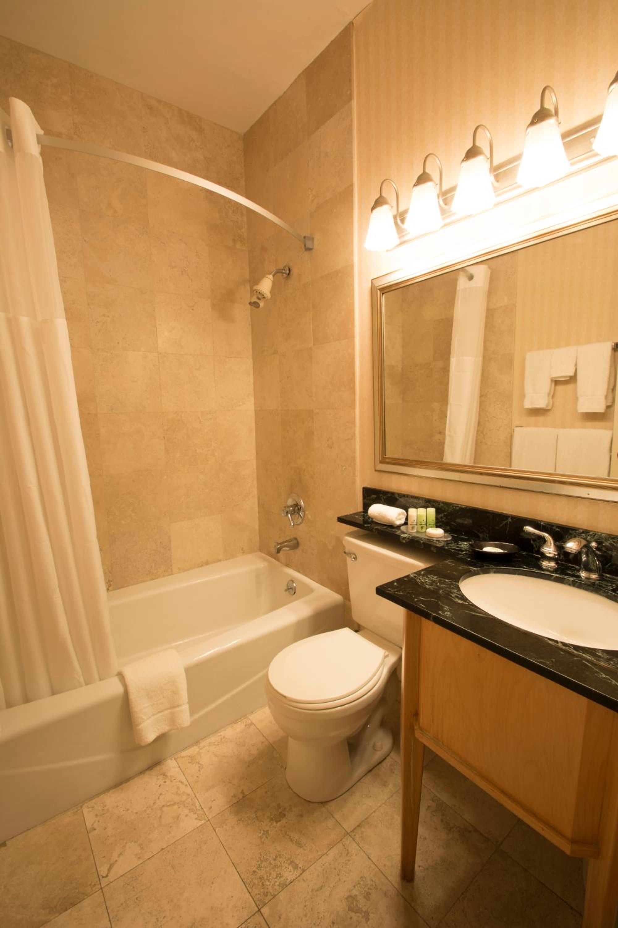 Deluxe Double Room with 2 Double Beds - Photo 2