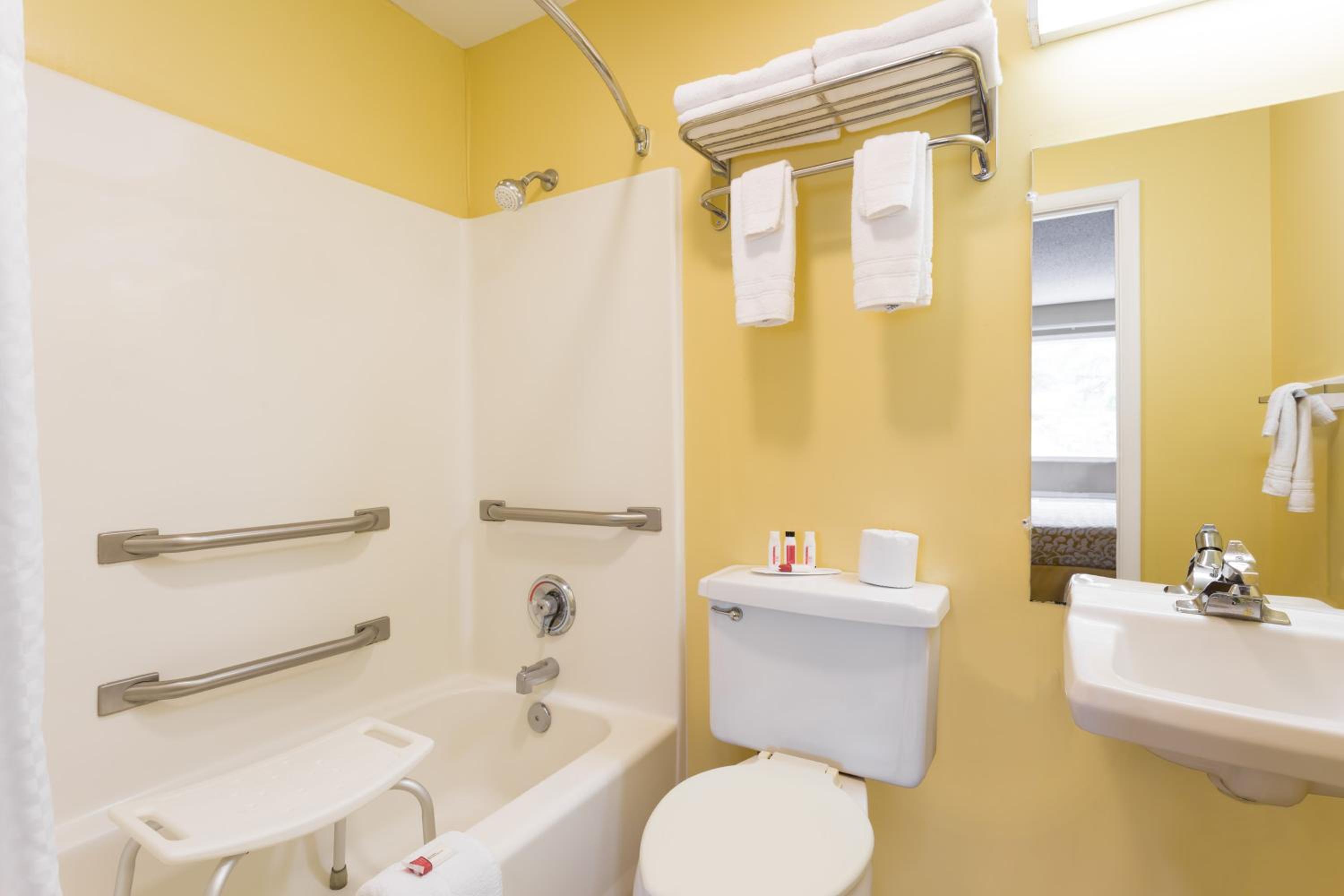 King Room - Mobility Access/Non-Smoking photo 2