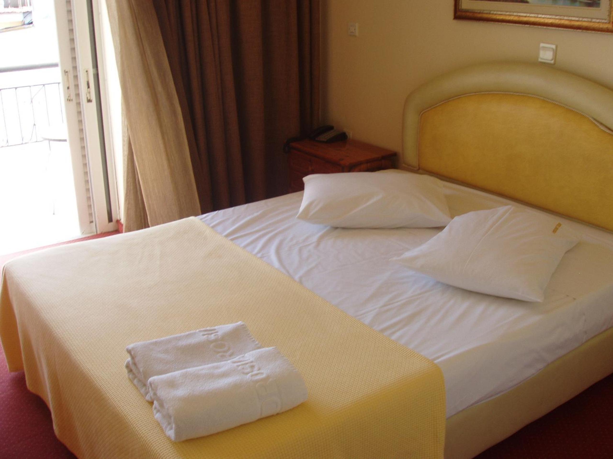 Double or Twin Room - Photo 9