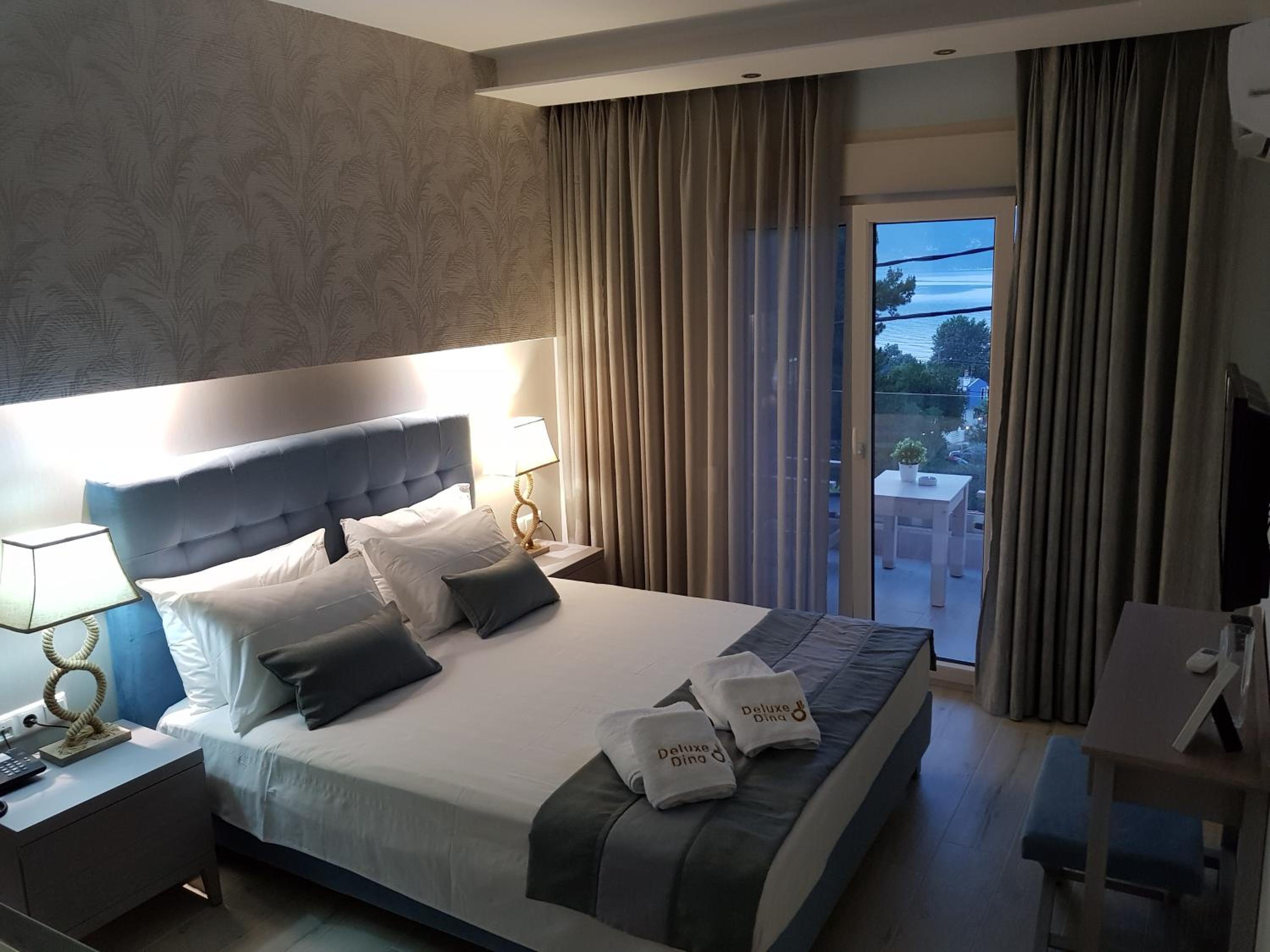 Deluxe Two-Bedroom Apartment with Sea View - Photo 3