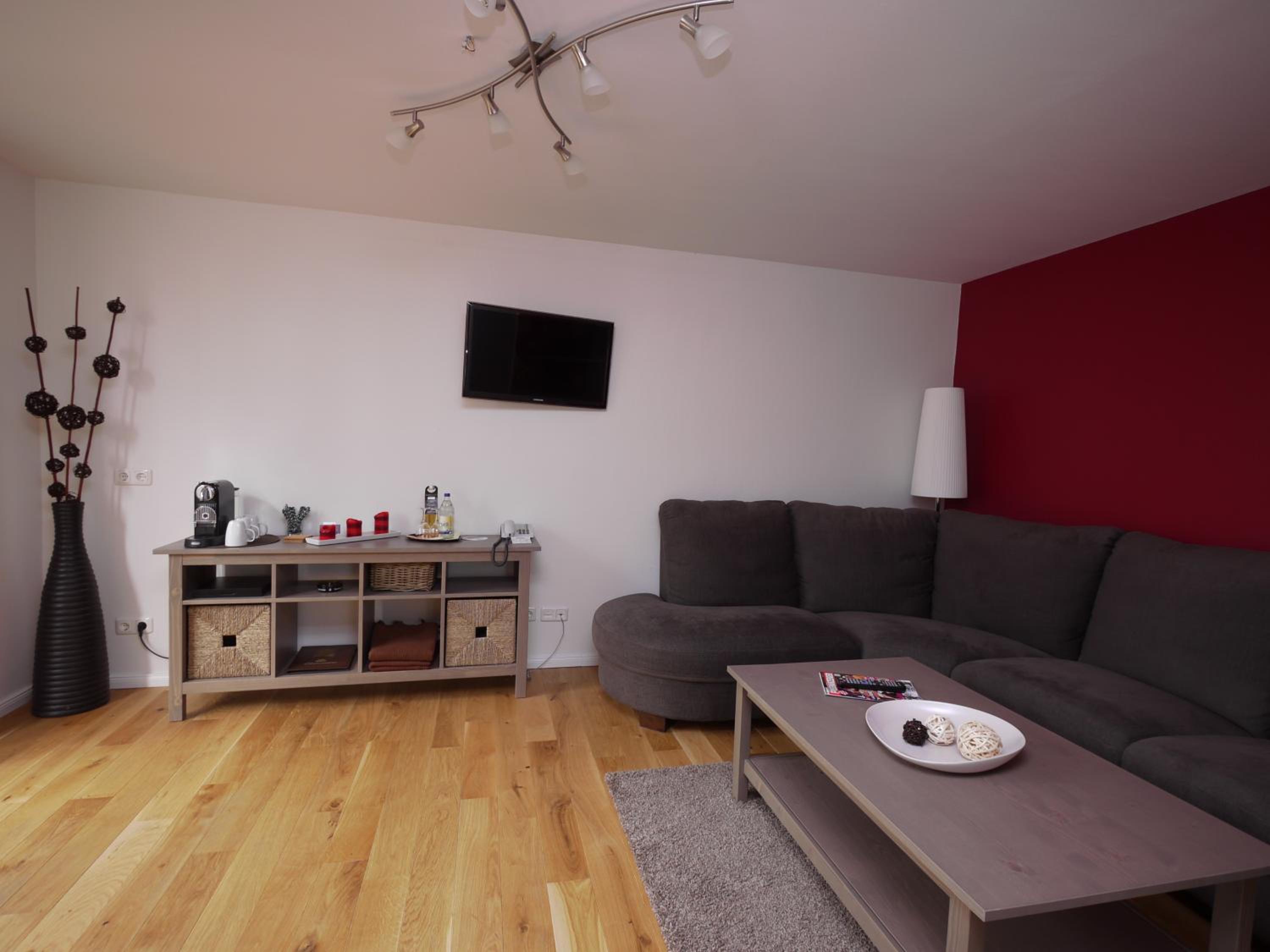 Suite - Photo 10