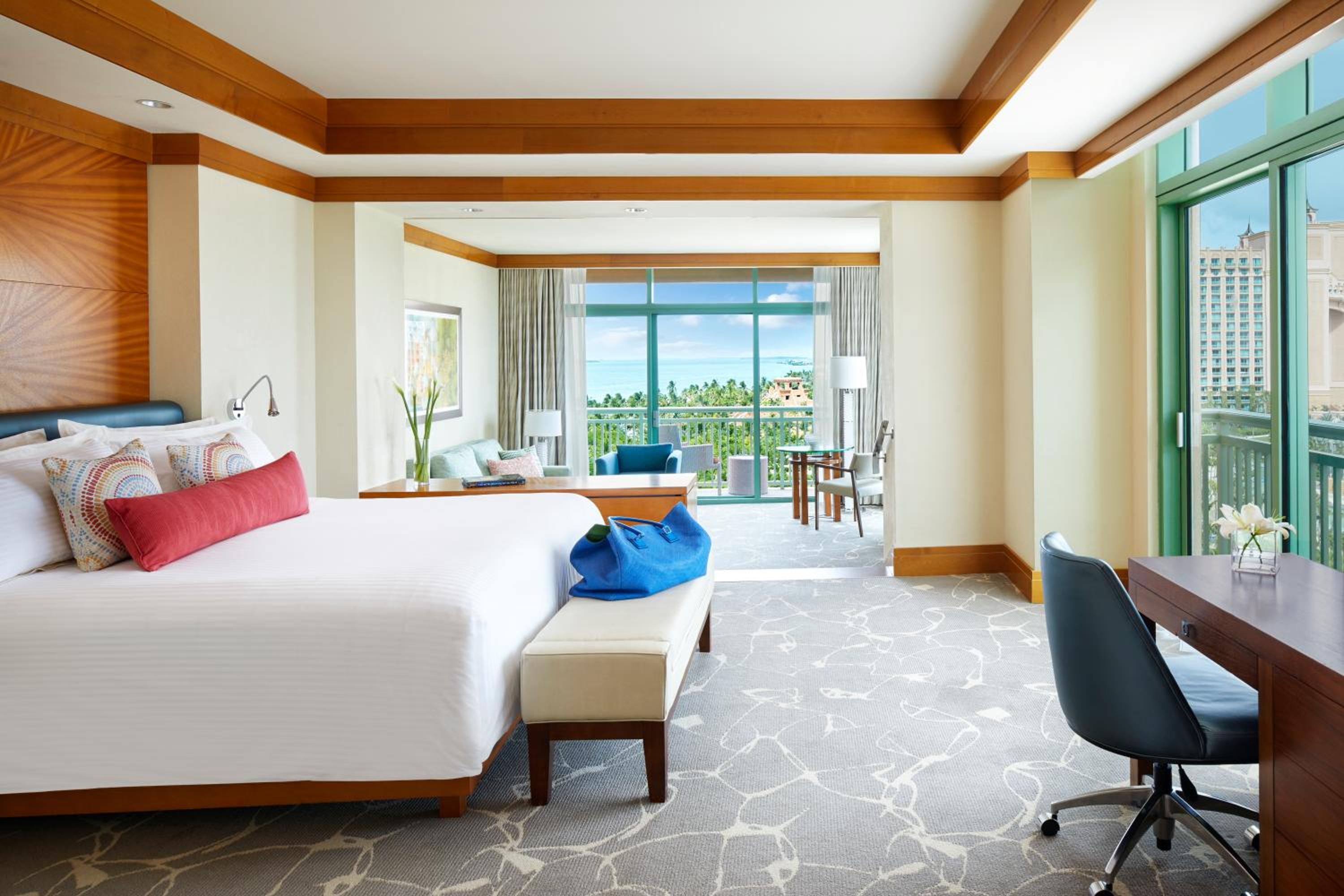 Indigo Suite with One King Bed (Non Smoking)