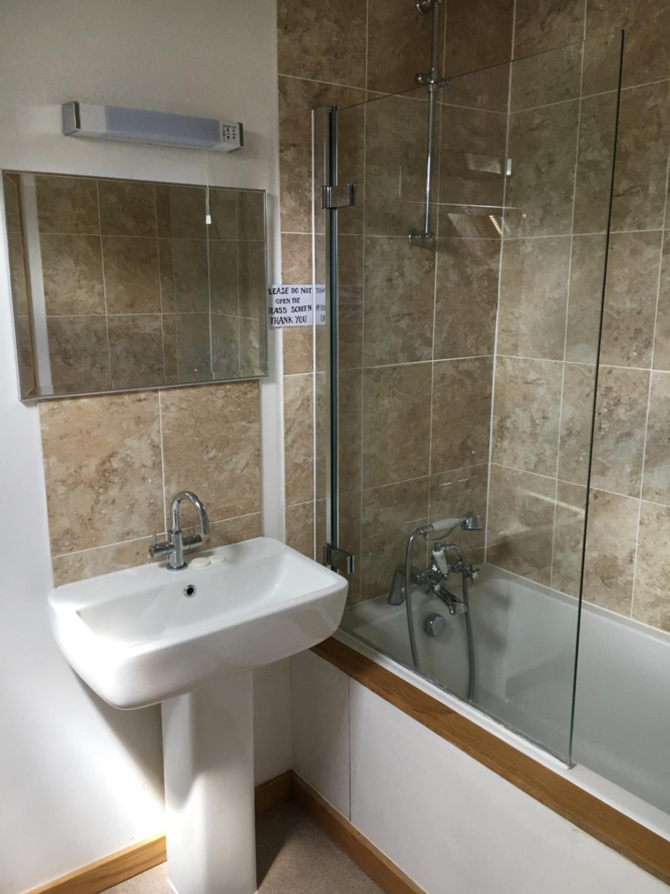 Family Room with Private Bathroom - Photo 4