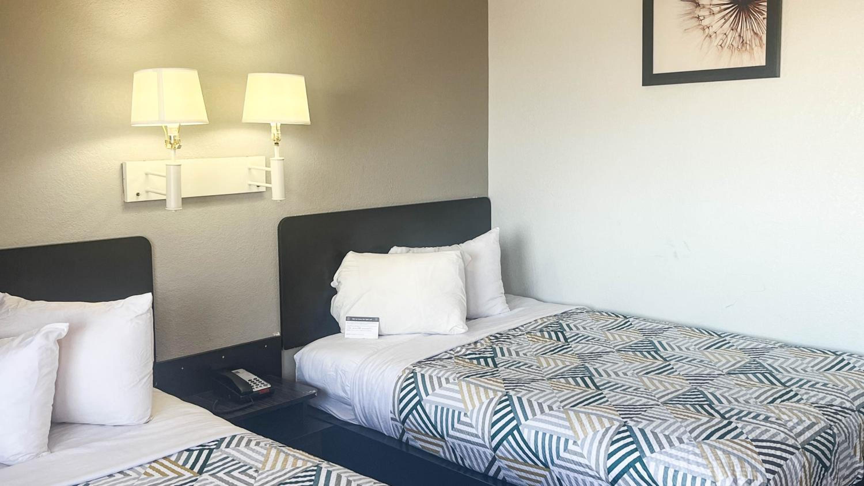 1 King Bed | Mob Acc RI Shwr Nsmk Micfridge