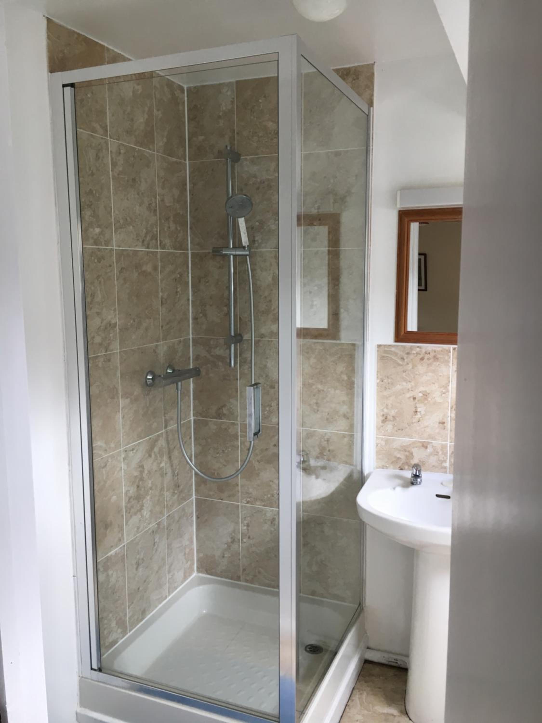 Family Room with Private Bathroom - Photo 3
