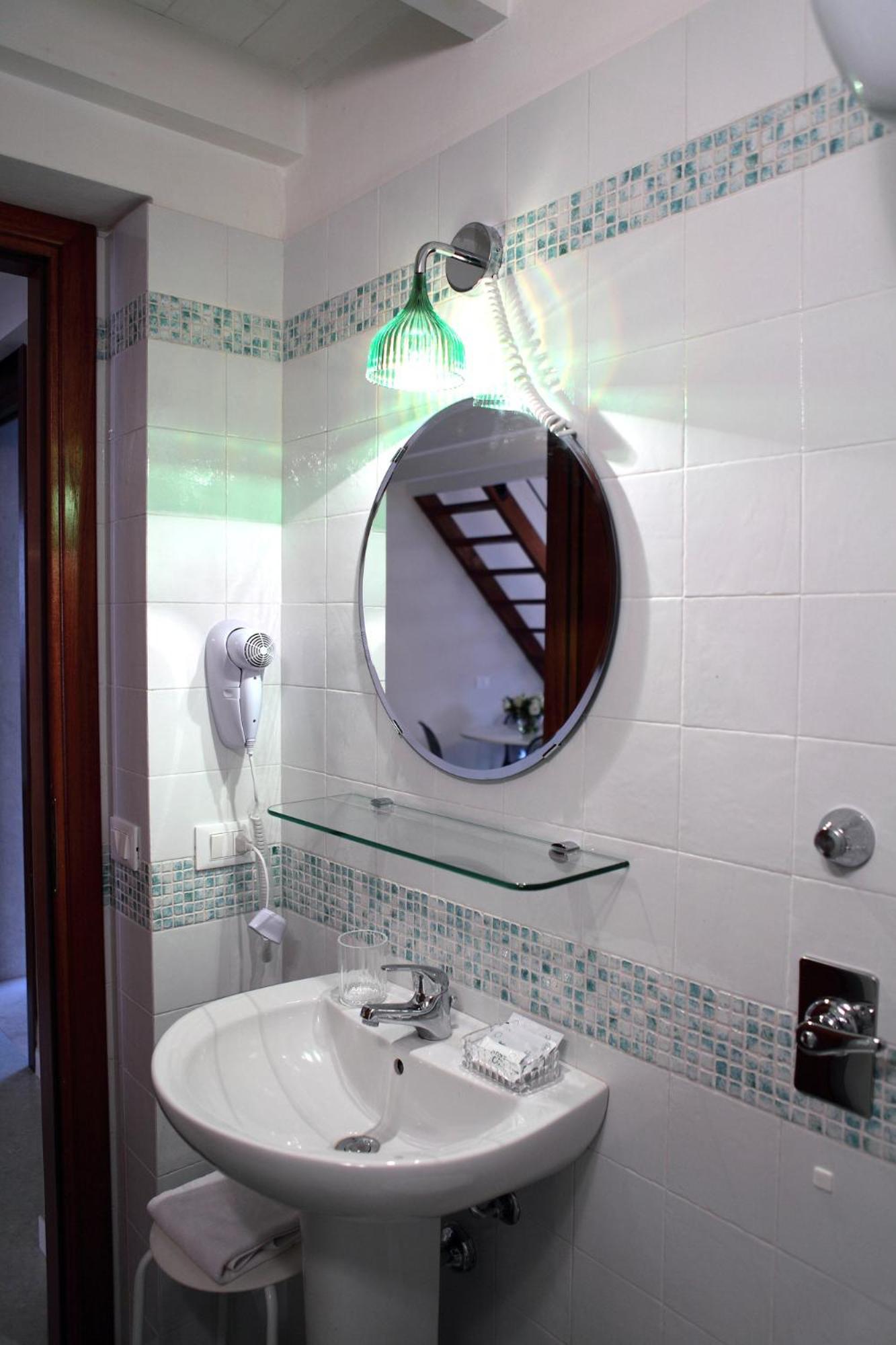 Studio Apartment with Balcony photo 2