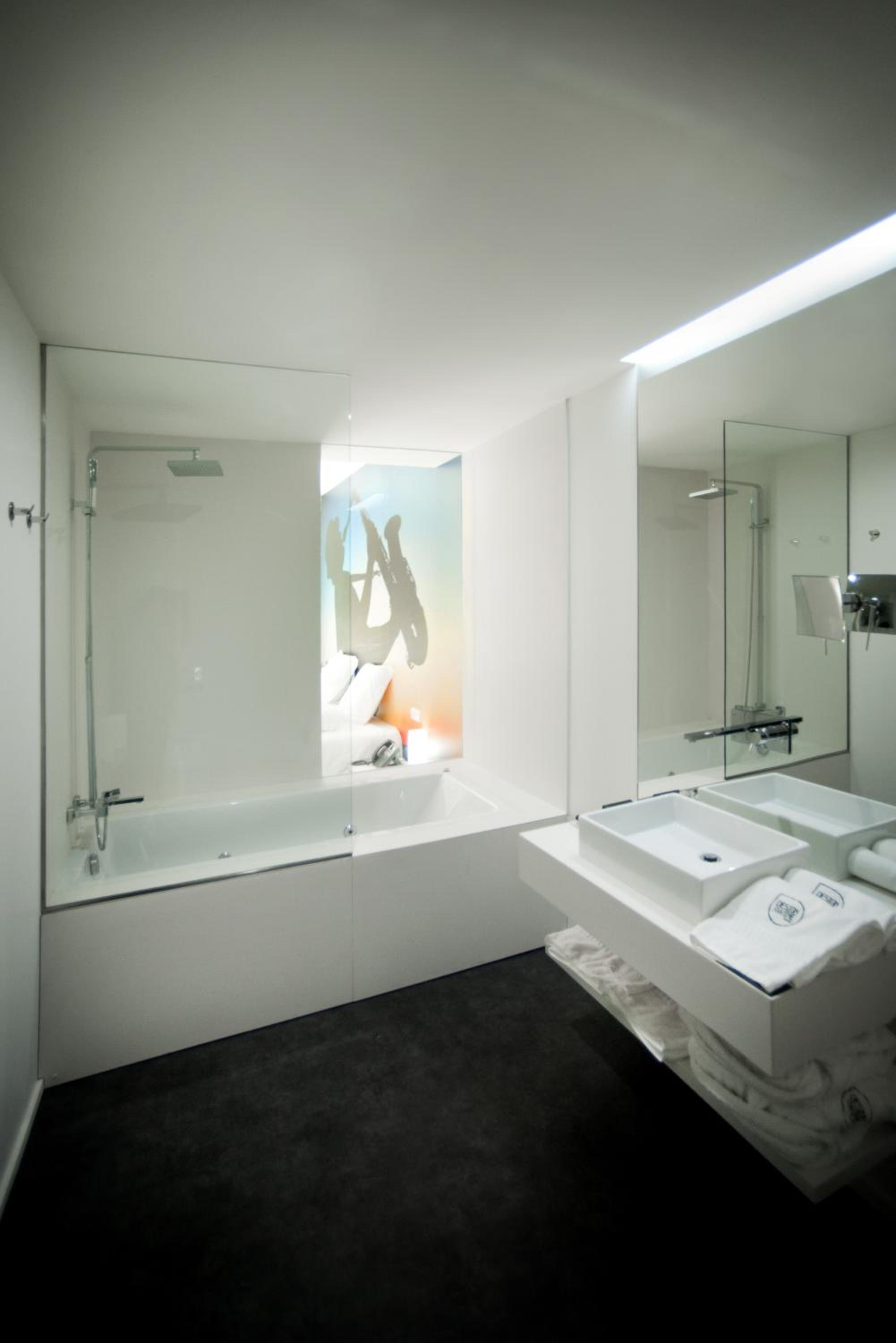 Suite with Spa Access - Photo 7