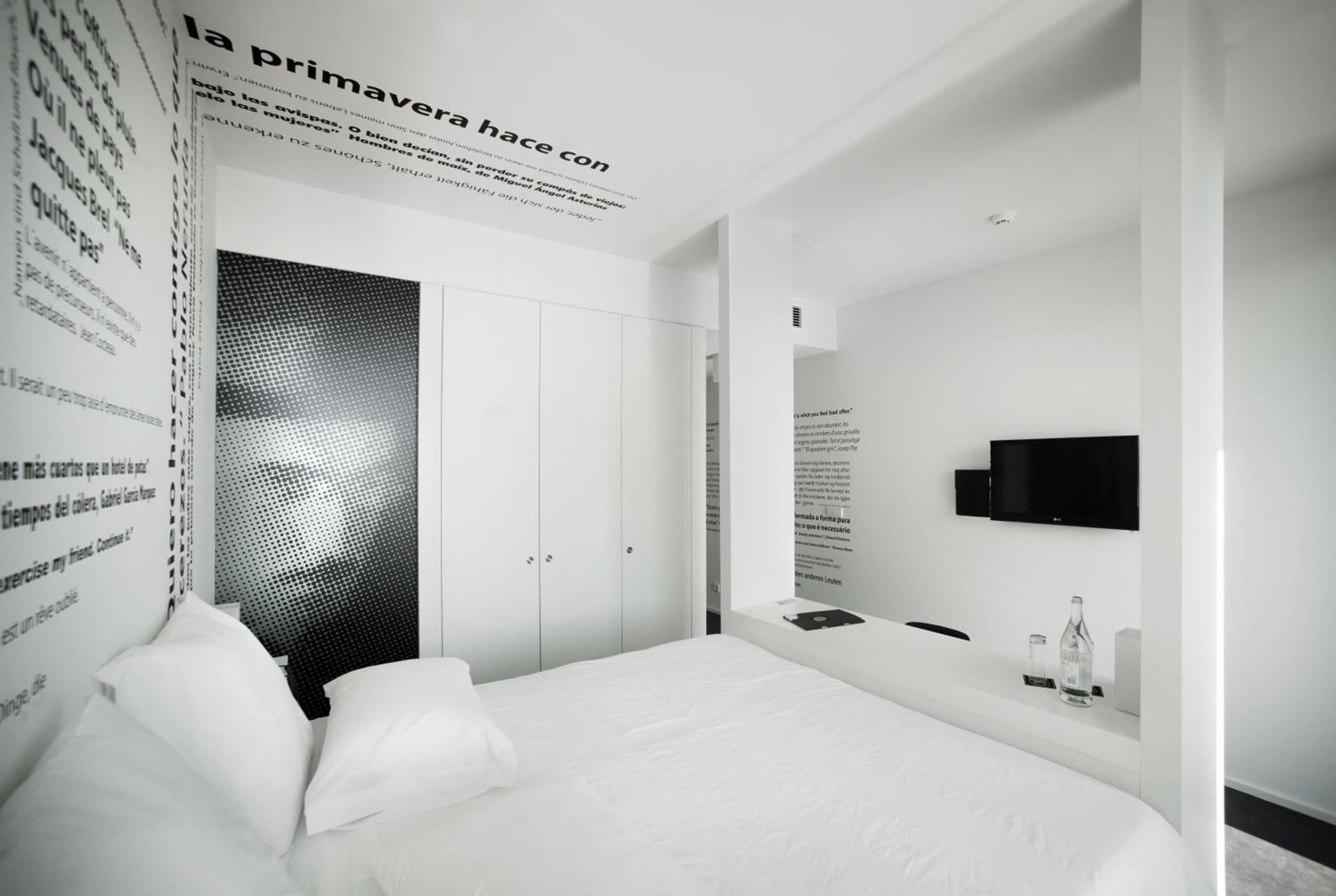 Premium Double Room - Photo 6