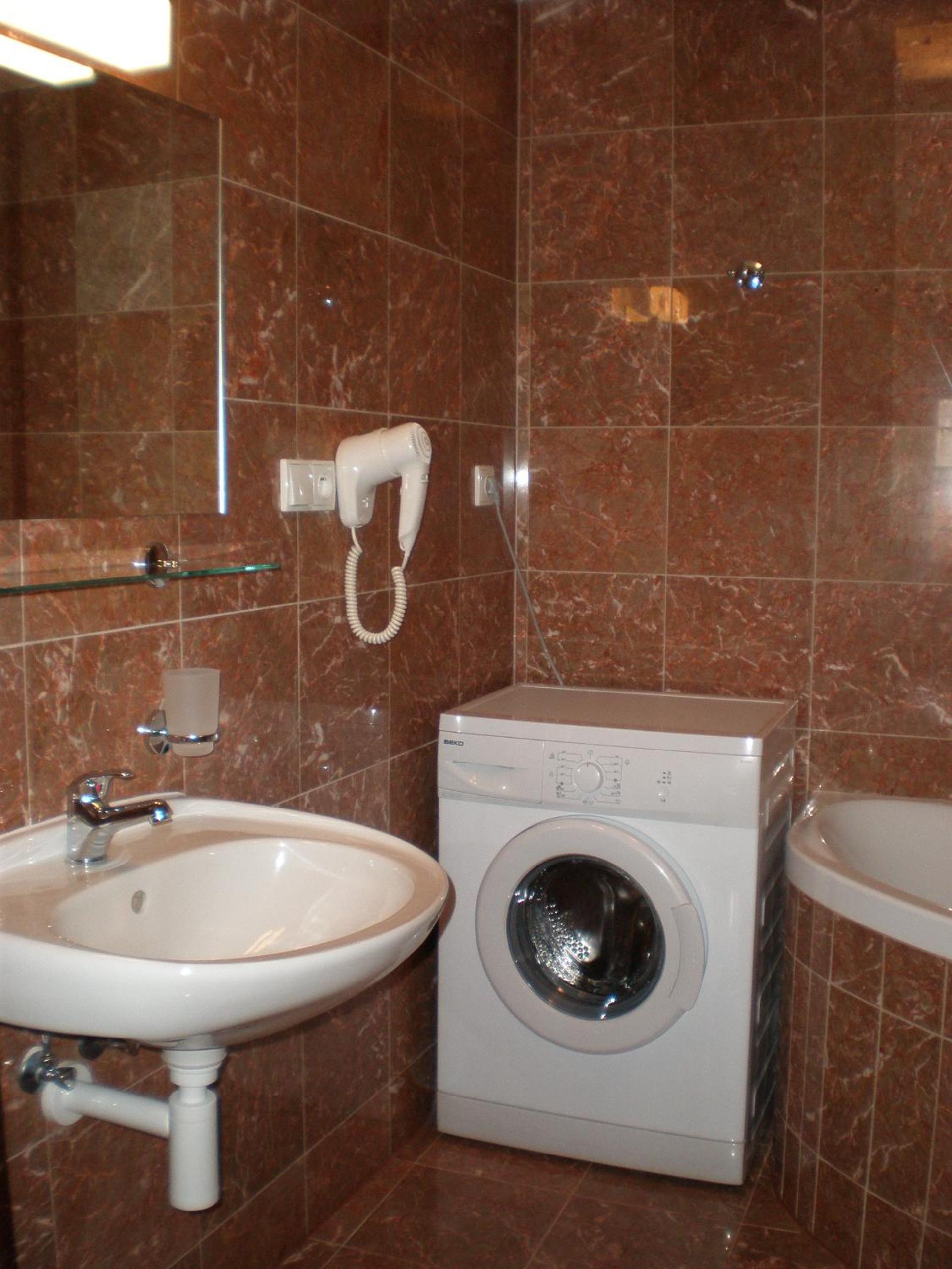 One-Bedroom Apartment with Balcony (4 Adults) photo 3