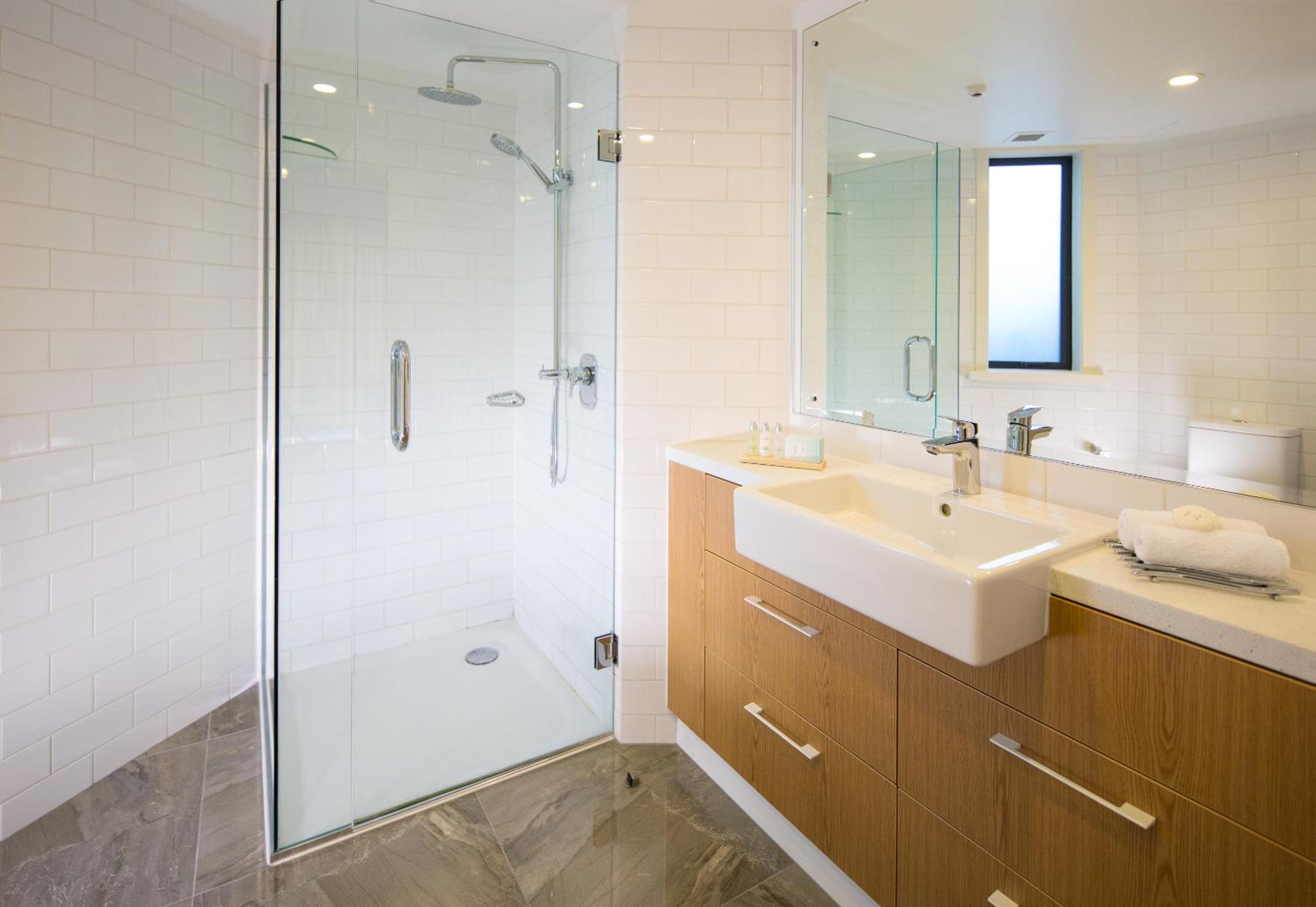 Lakeview Three-Bedroom Villa - Photo 15
