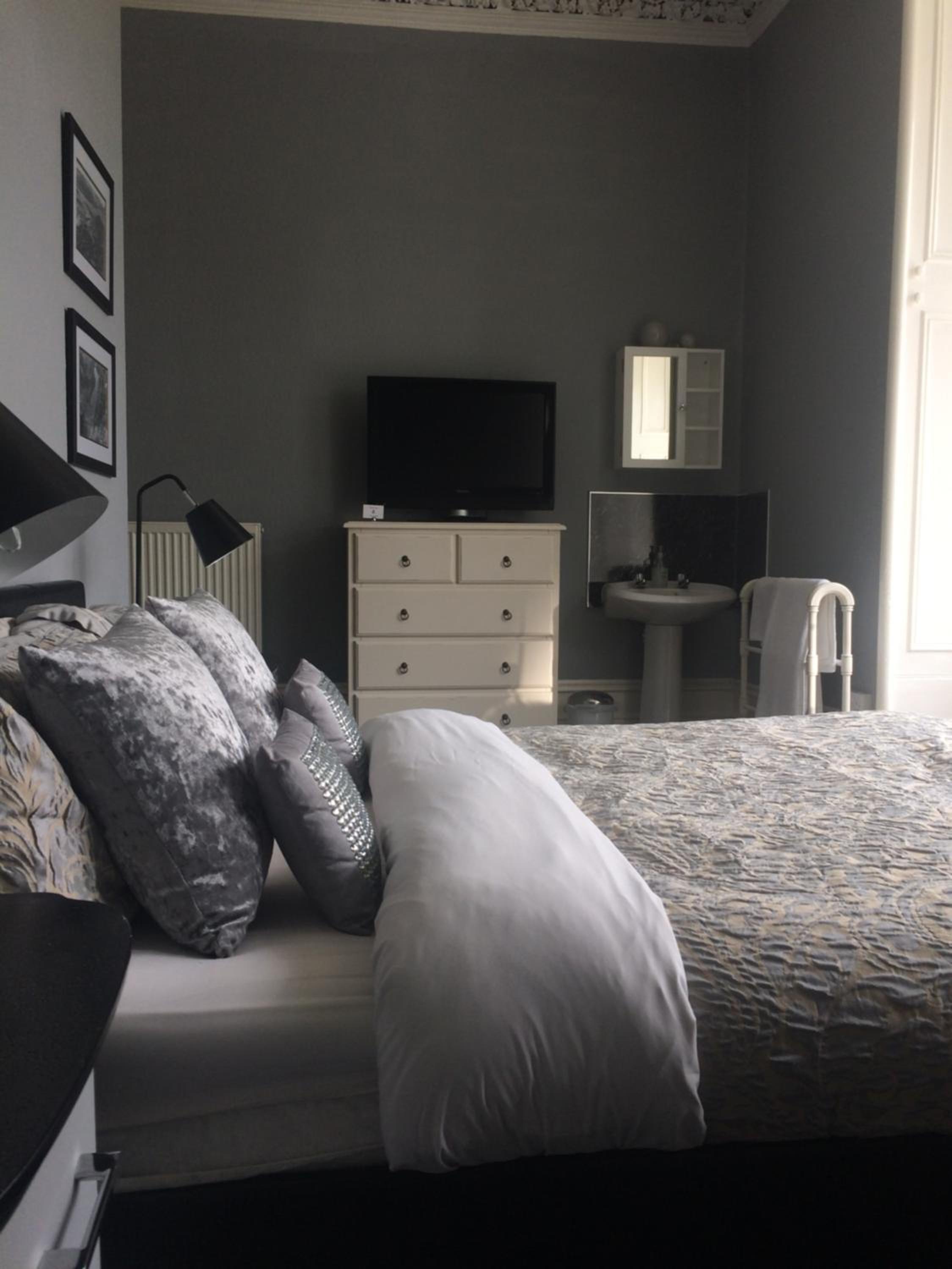 Budget Double Room - Photo 2