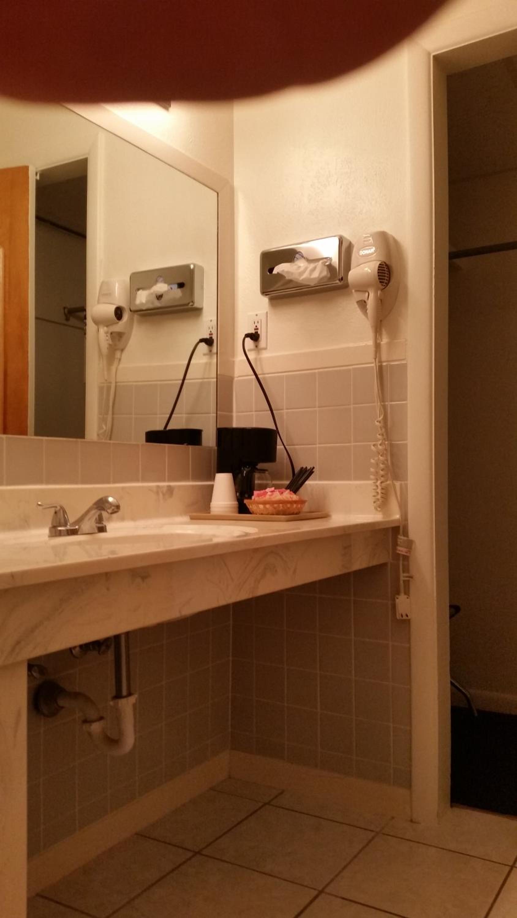 Queen Room - Photo 13