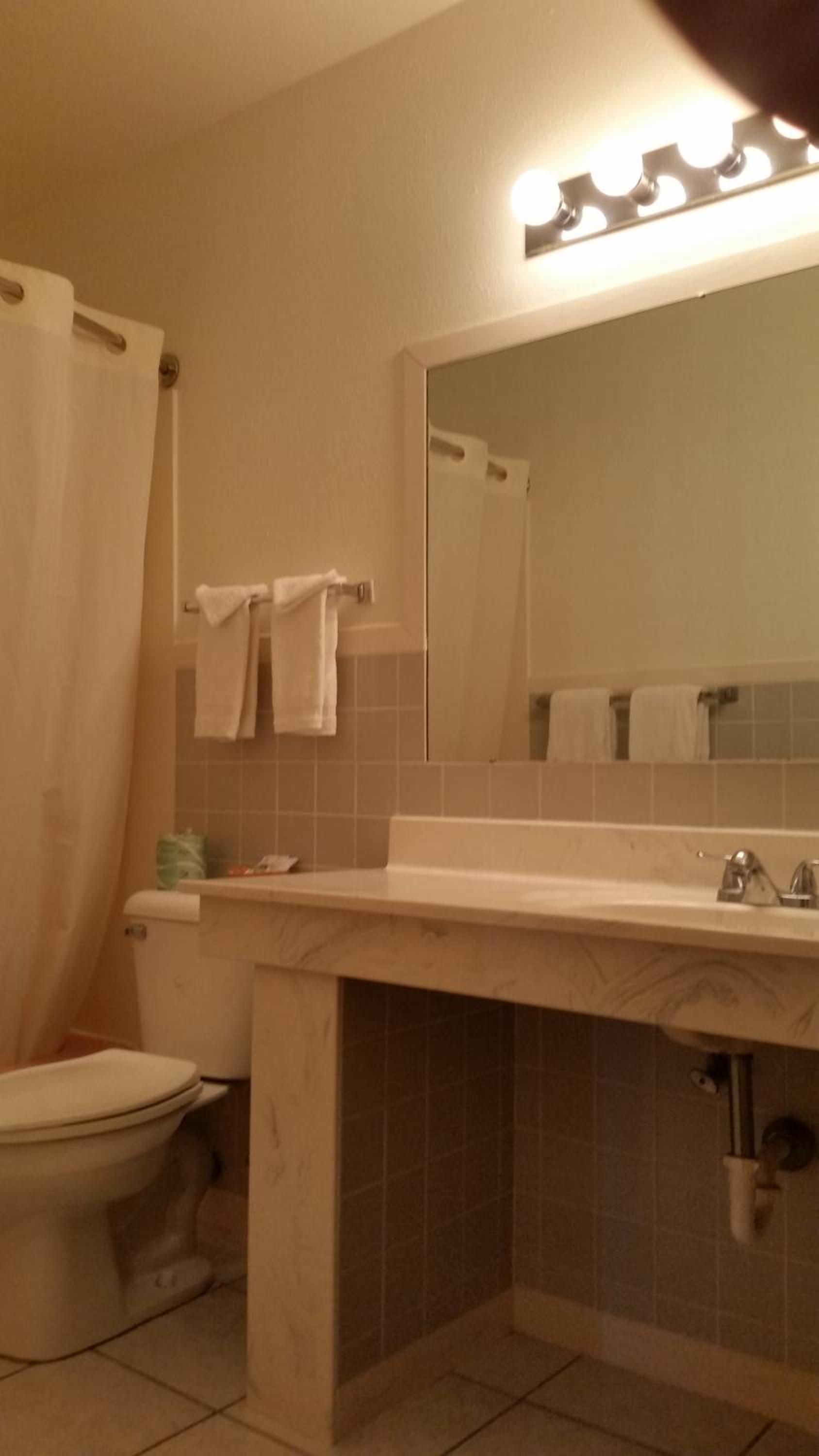 Queen Room - Photo 12