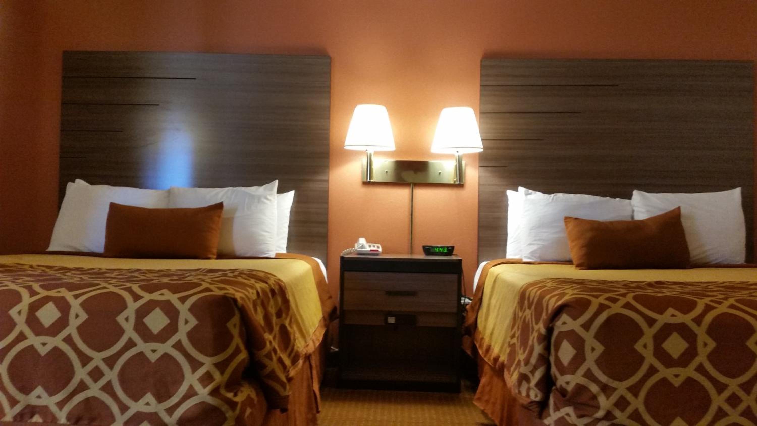 Queen Room with Two Queen Beds - Photo 10