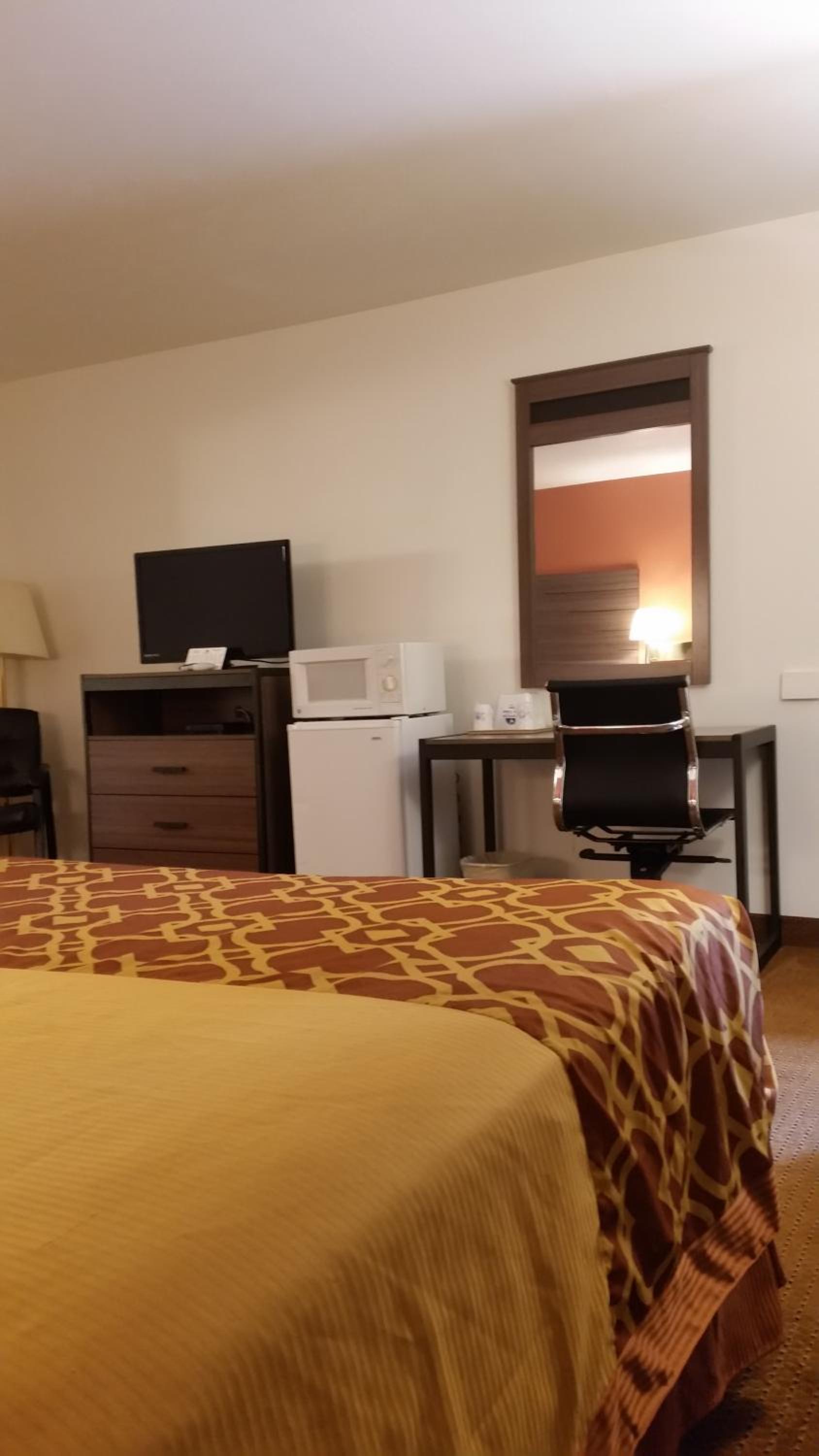 Queen Room with Two Queen Beds - Photo 6