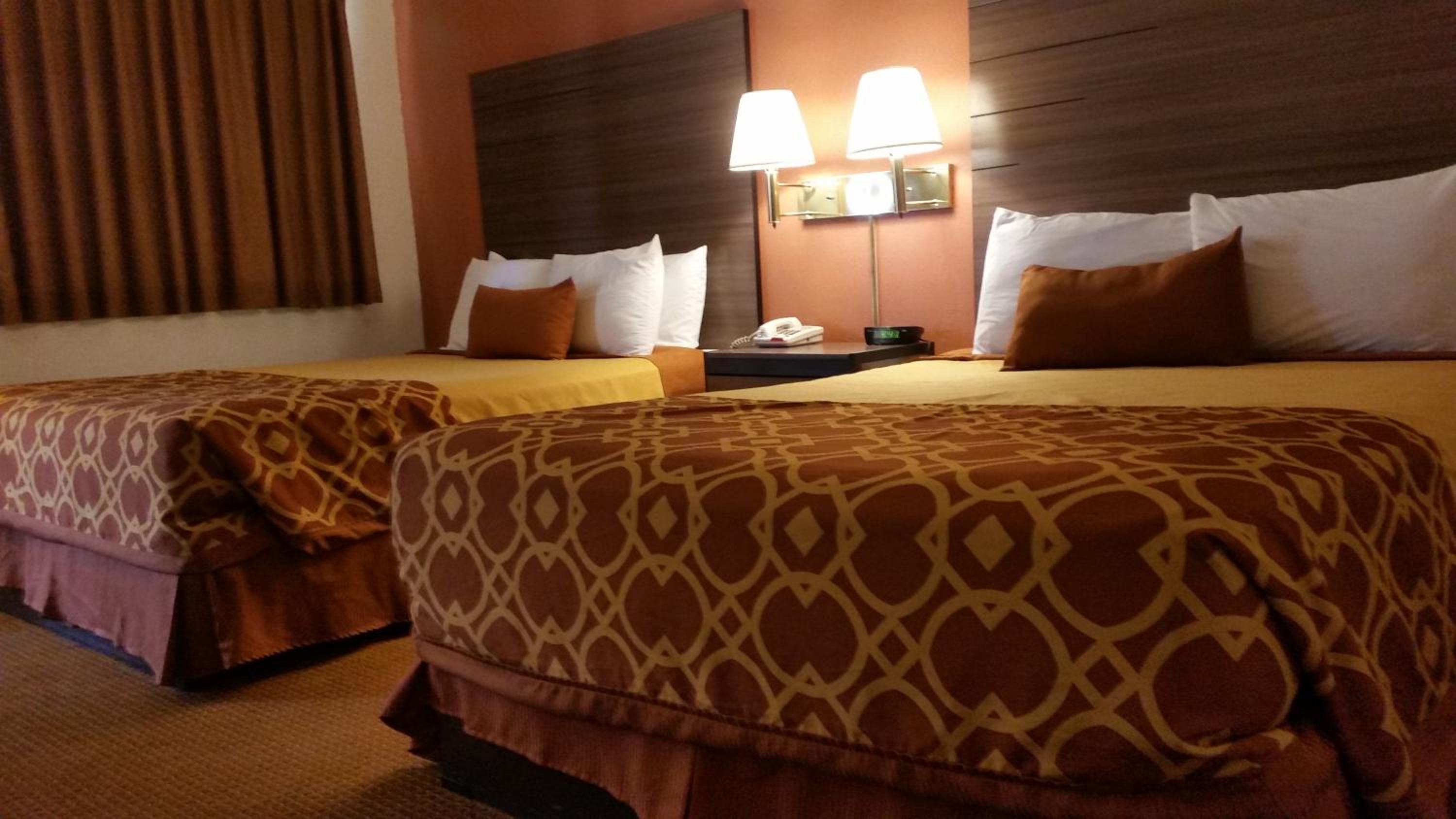 Queen Room with Two Queen Beds - Photo 3