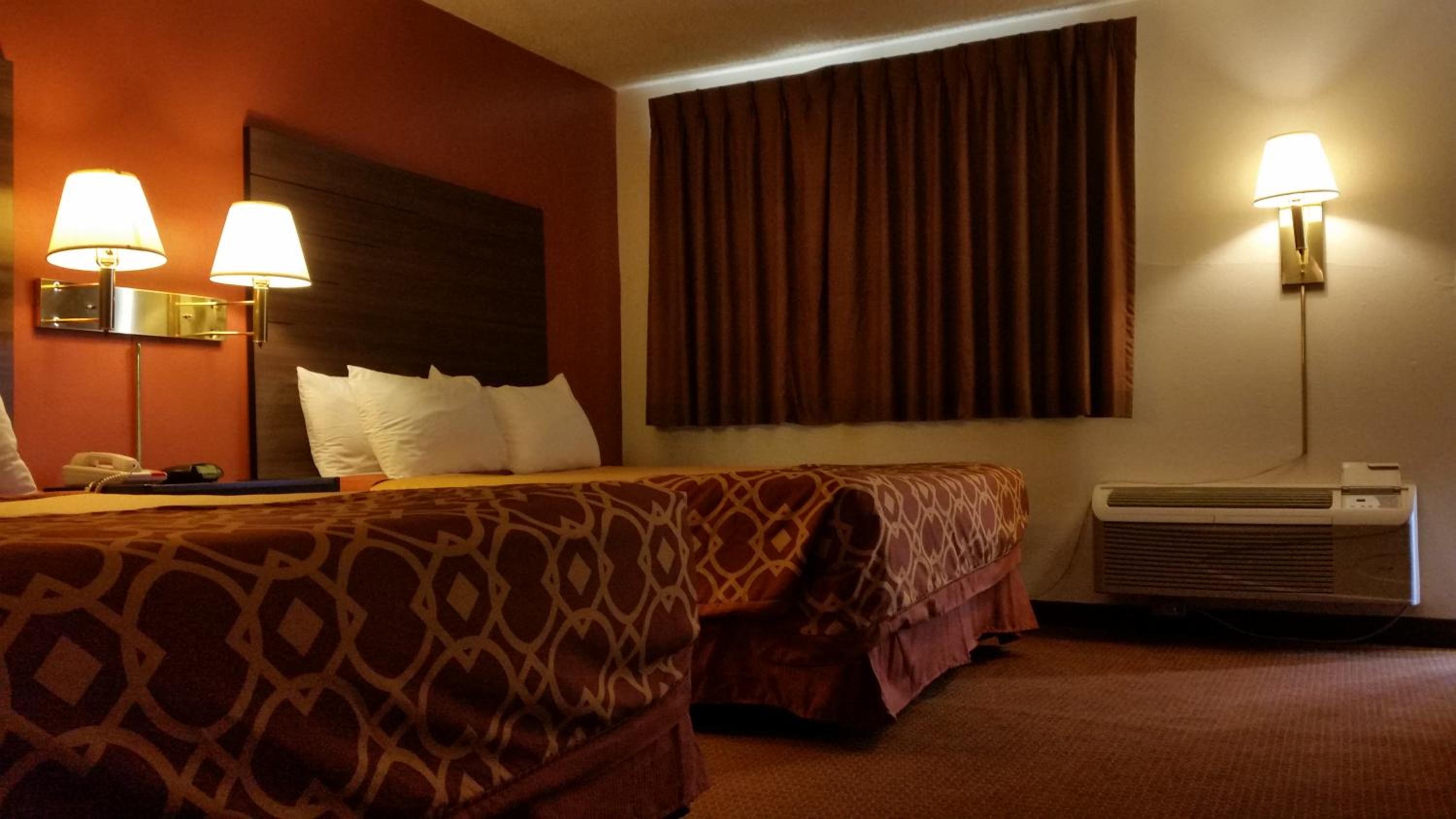 Queen Room with Two Queen Beds - Photo 11