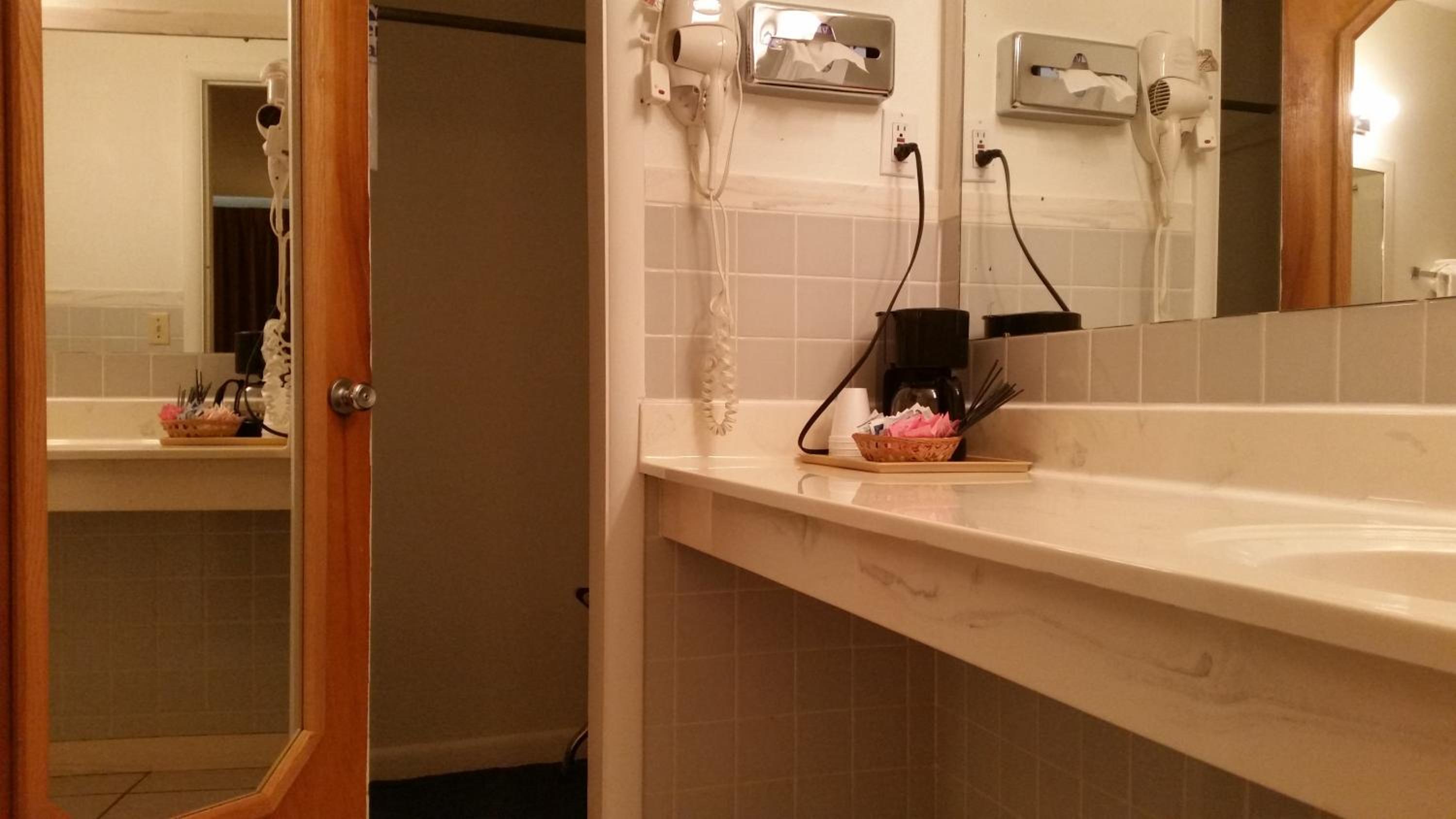 Queen Room - Photo 6