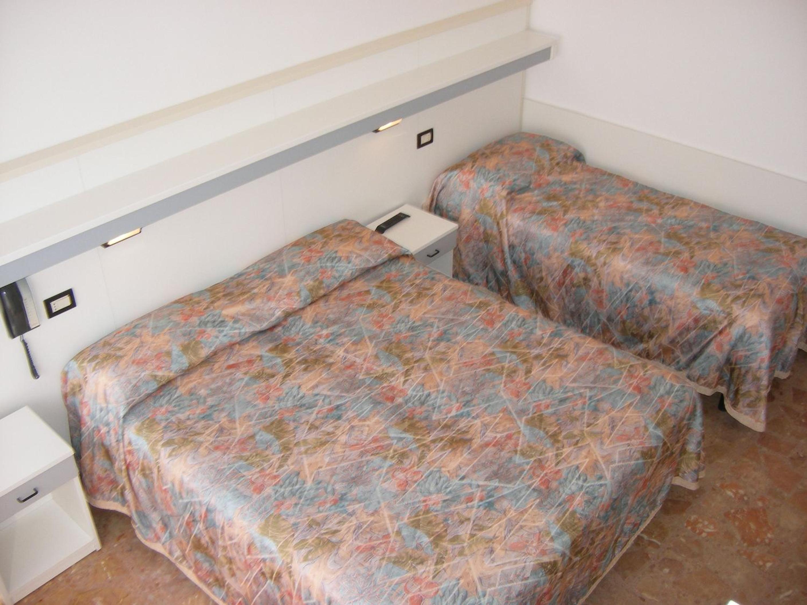 Triple Room - Photo 6