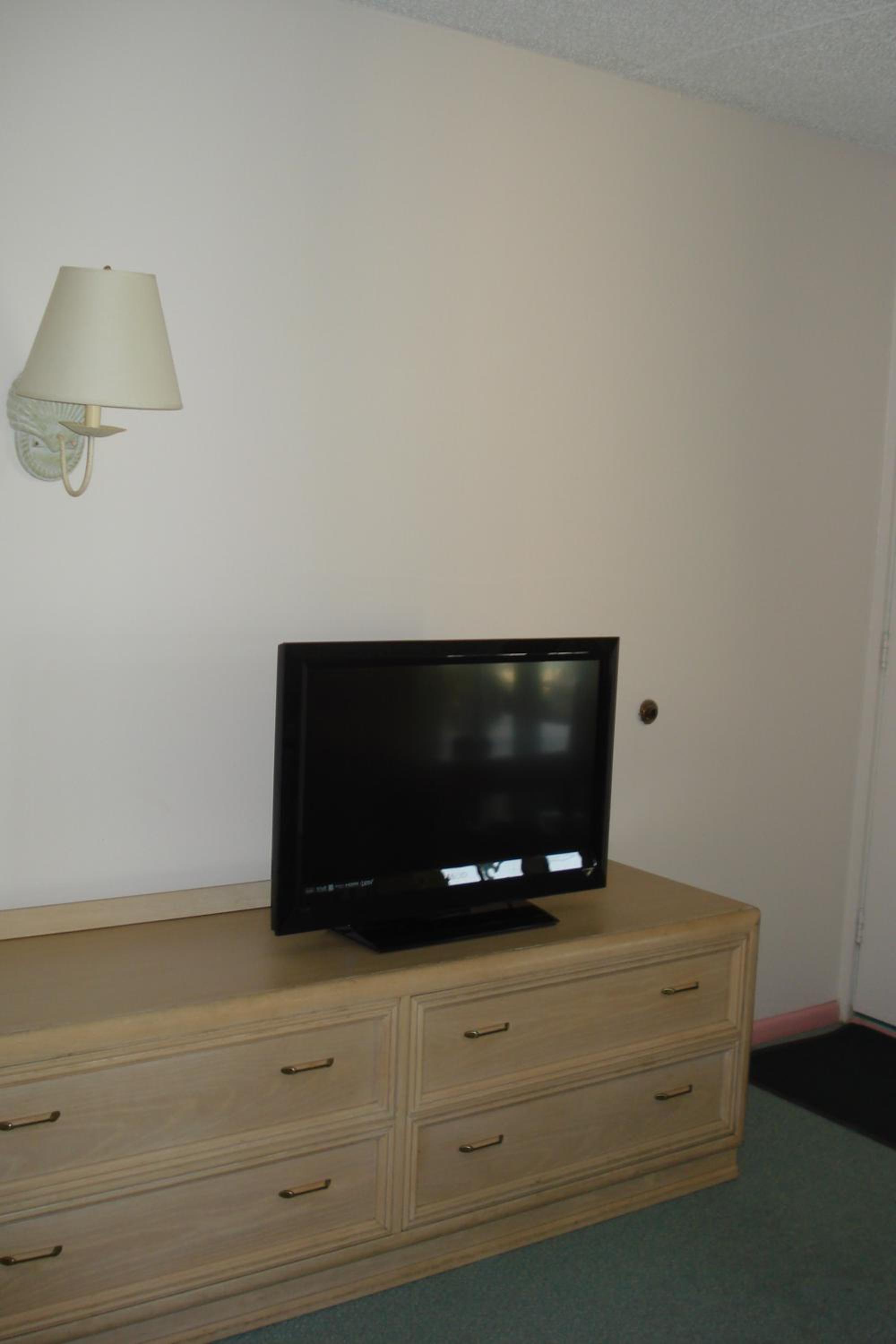 One-Bedroom Suite with Kitchen photo 3