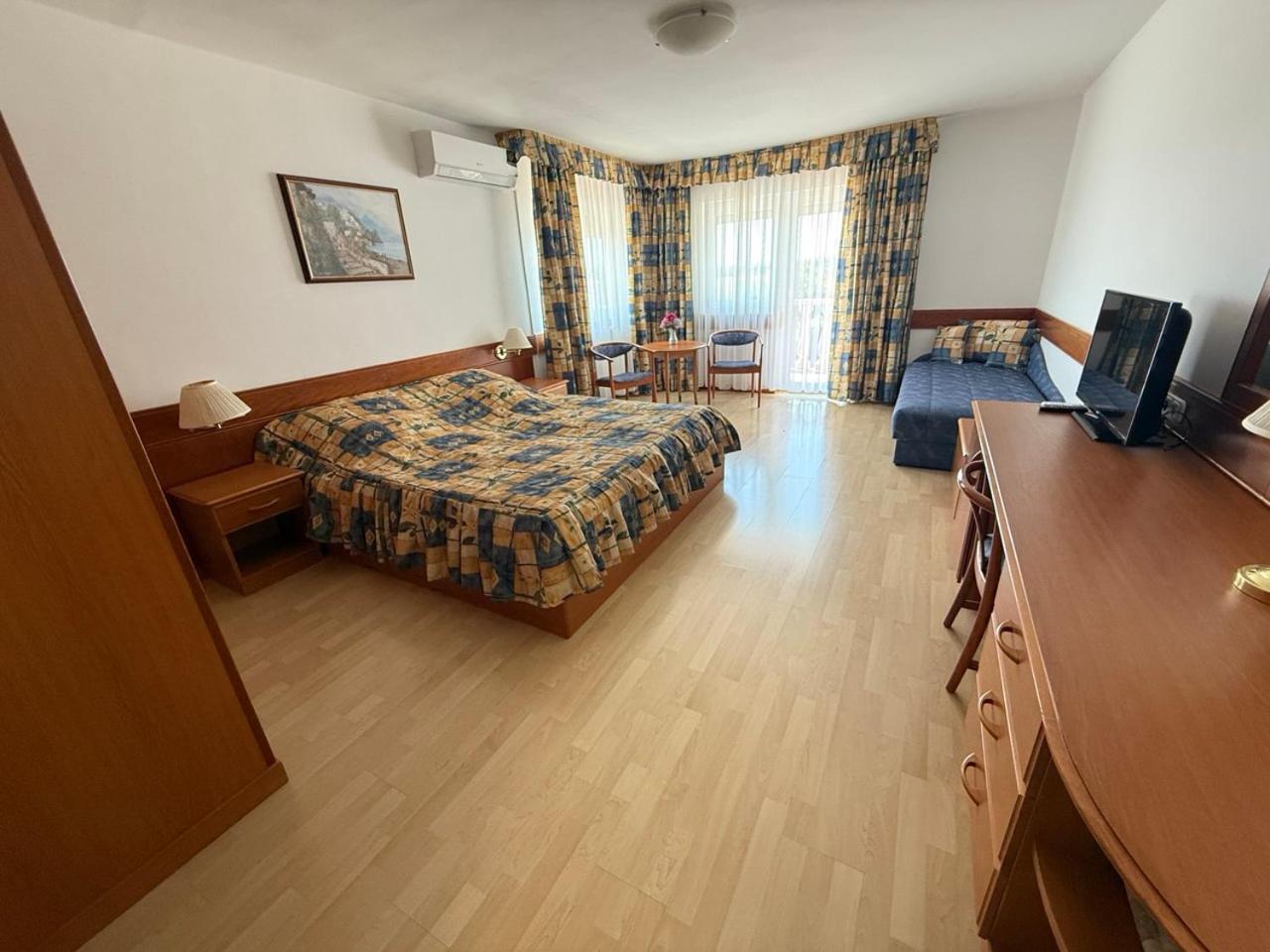 Classic Triple Room photo 1