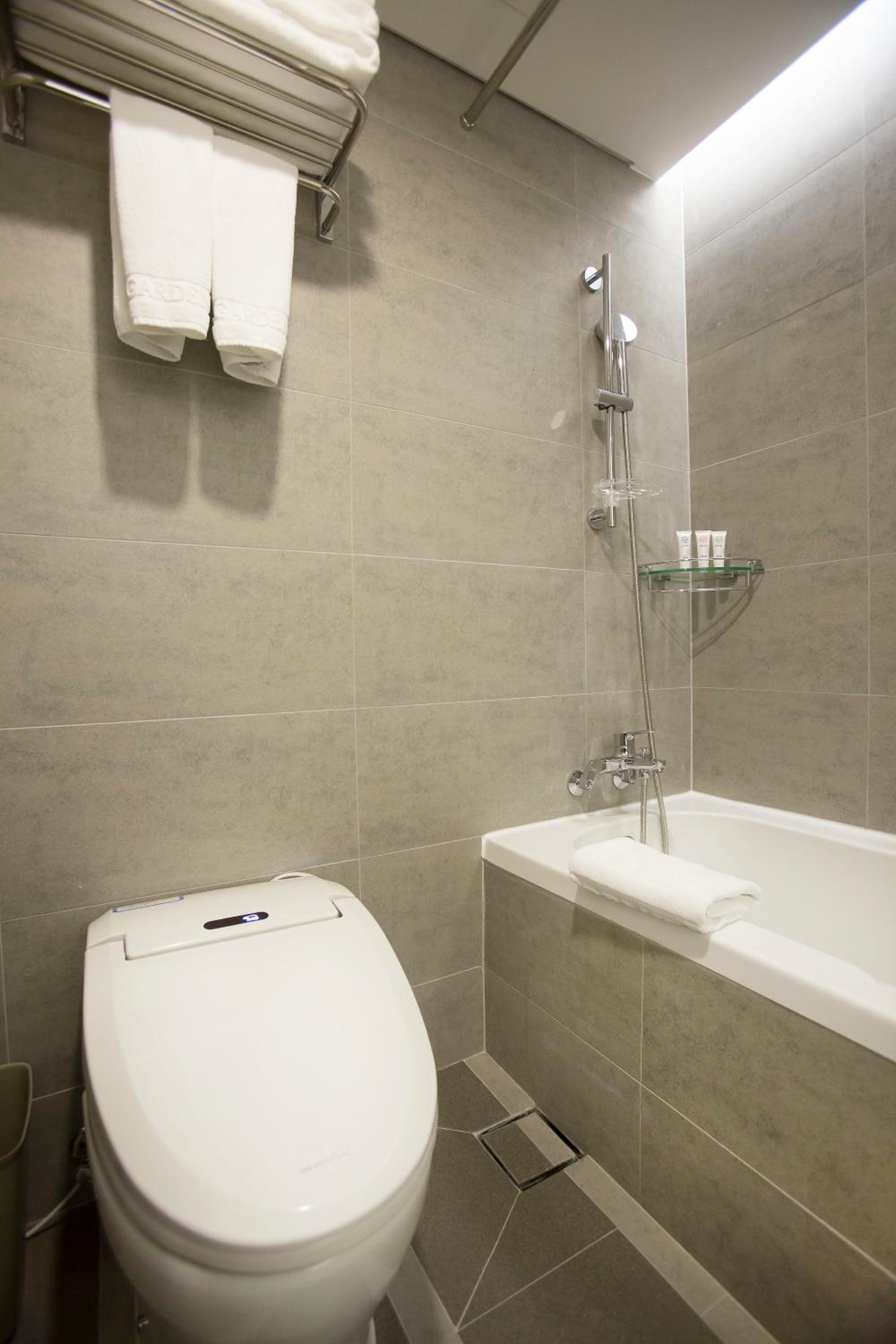 Standard Double Room with Bath - Photo 2