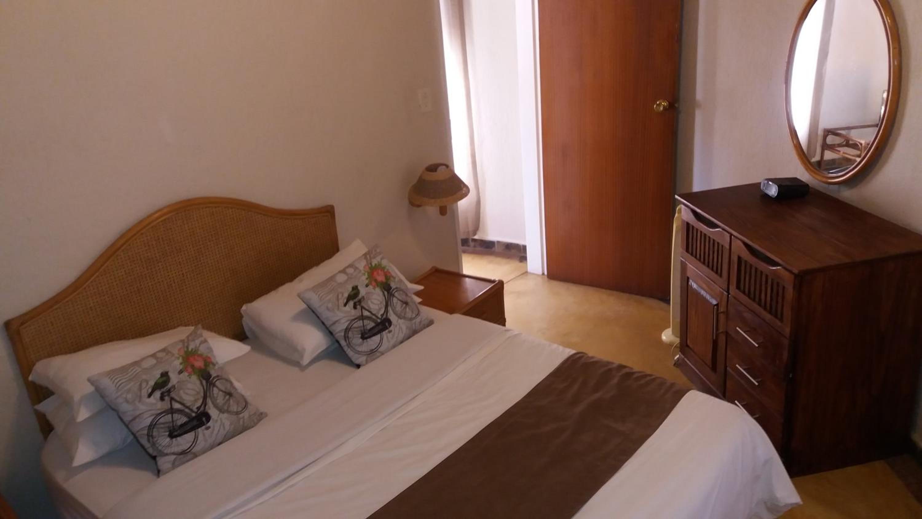 One Bedroom Small photo 3