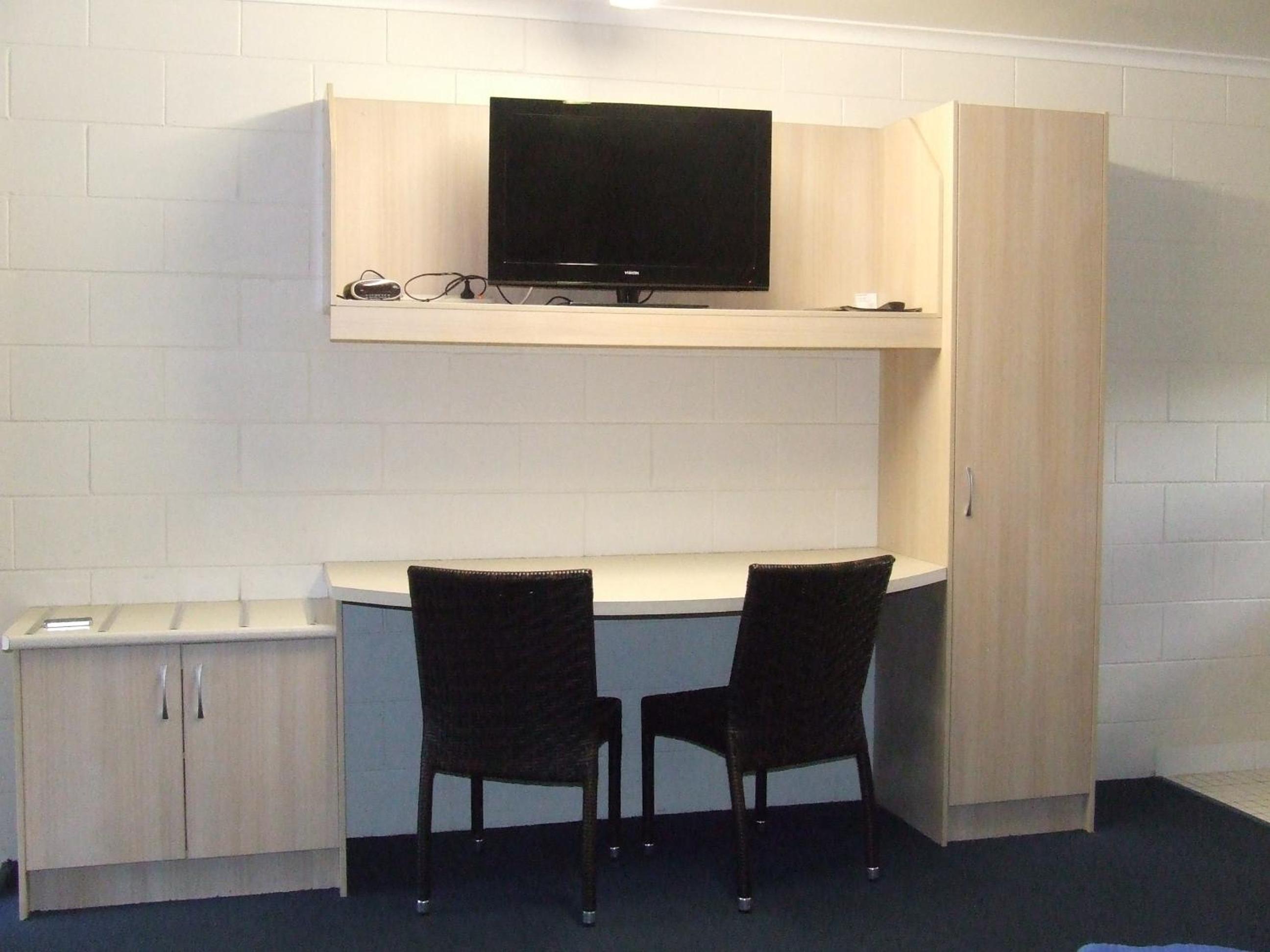 Queen Room photo 2
