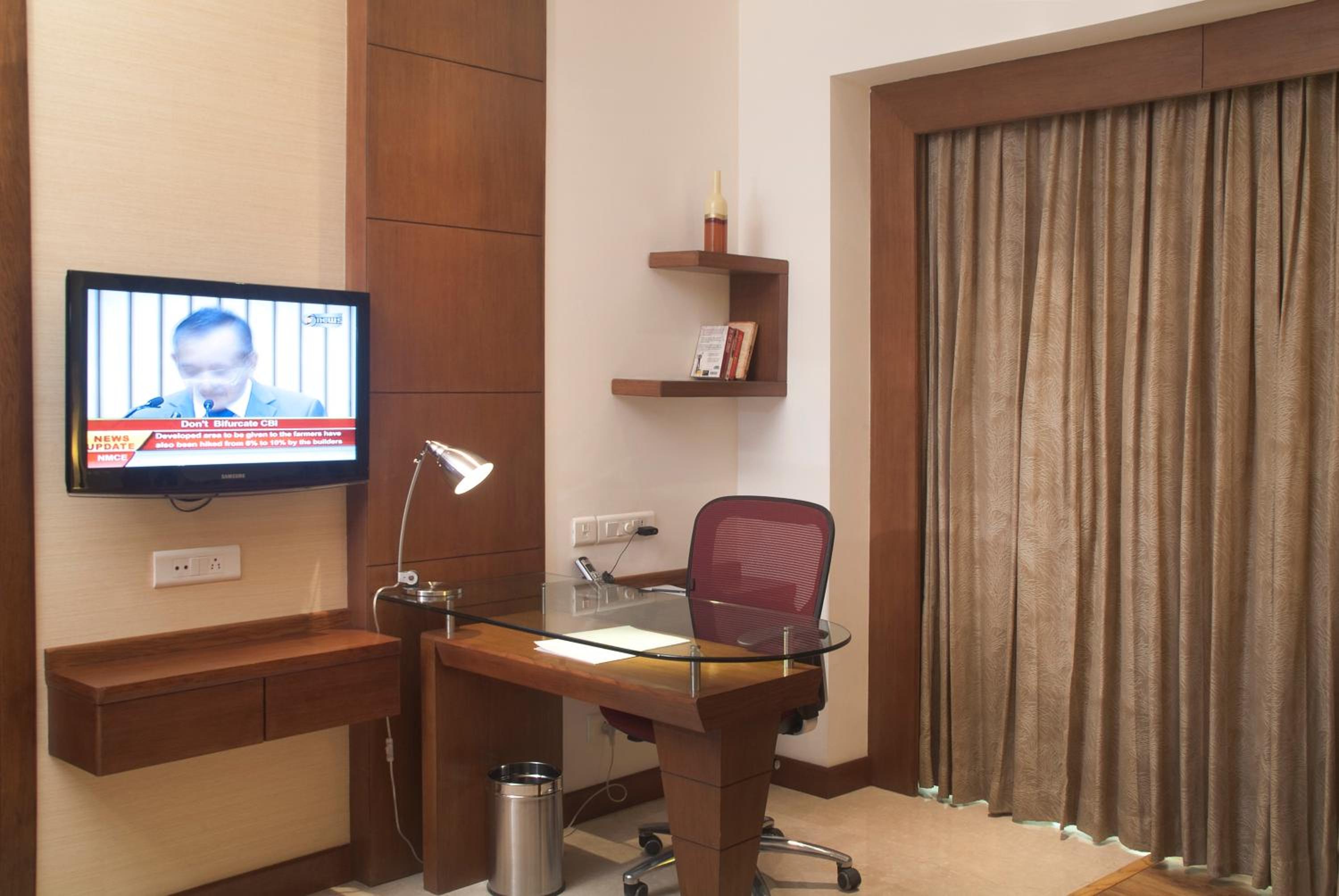 One-Bedroom Suite with Kitchenette  photo 3
