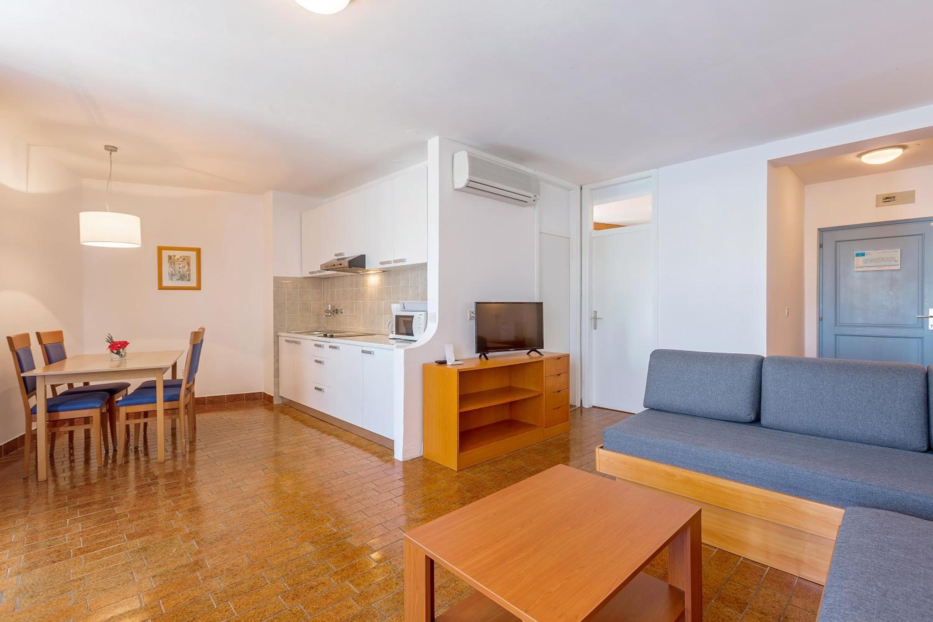 One-Bedroom Apartment (4 Adults) photo 3