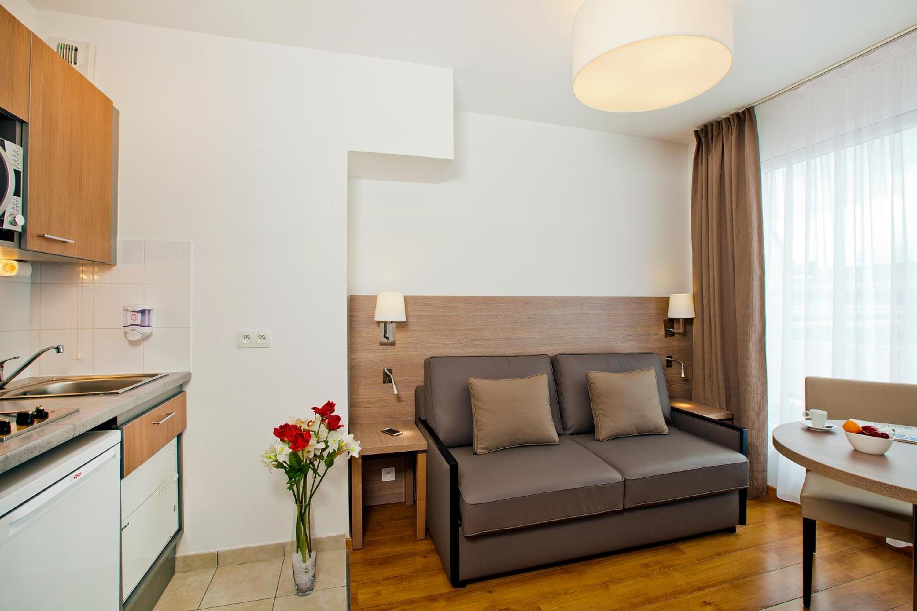 One-Bedroom Apartment (4 Adults) - Photo 6