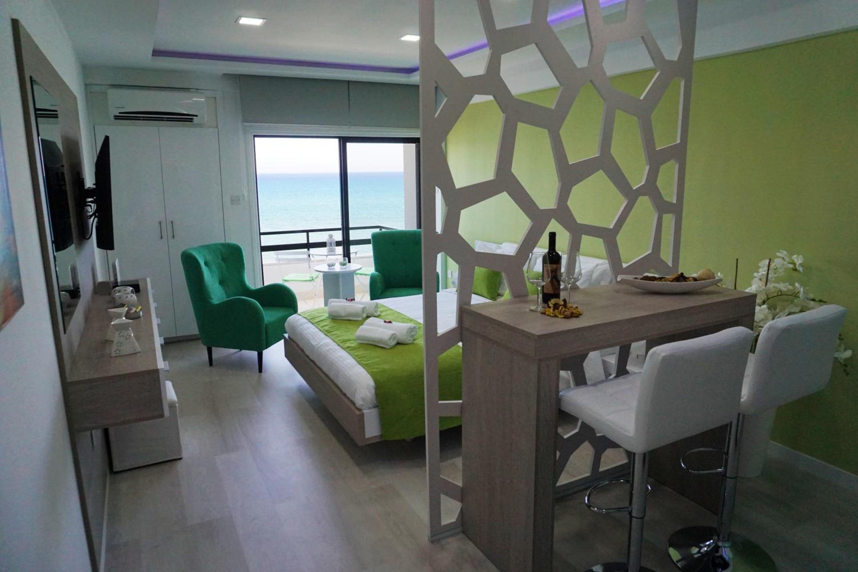 Studio Apartment with Sea View - Photo 1