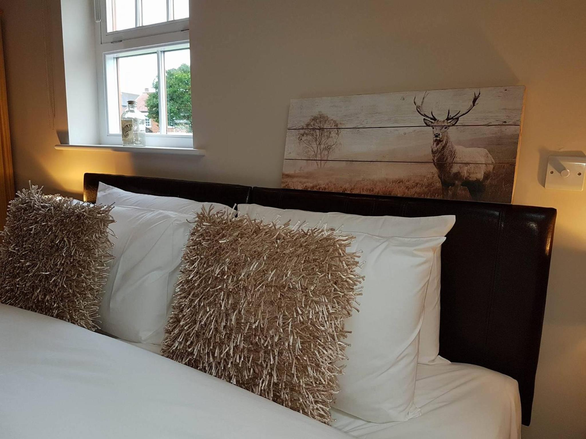 Deluxe King Suite photo 2