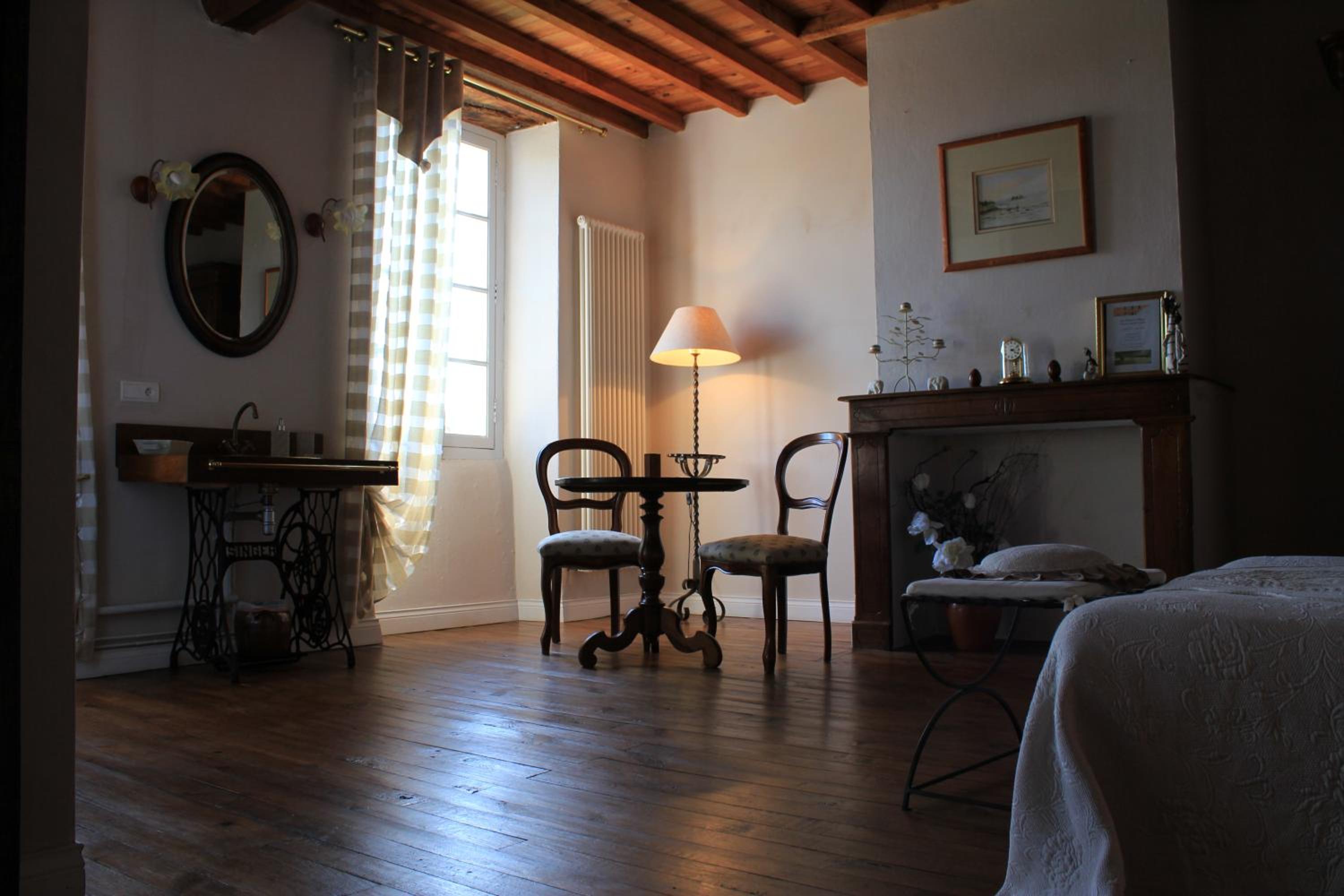 Queen Room photo 2