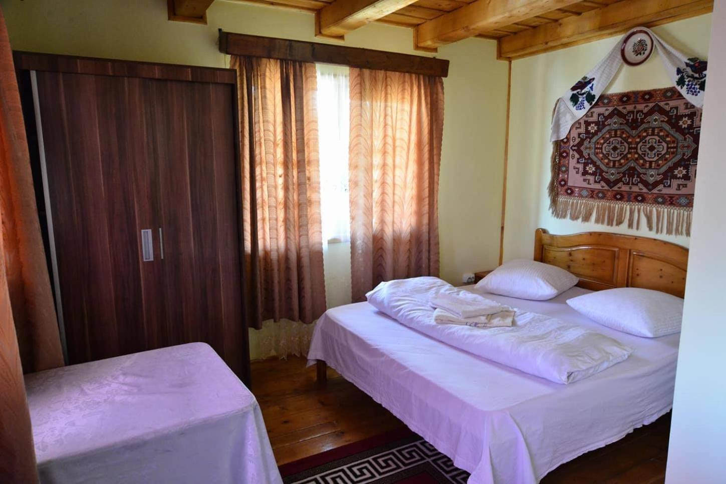 Double Room - Photo 2