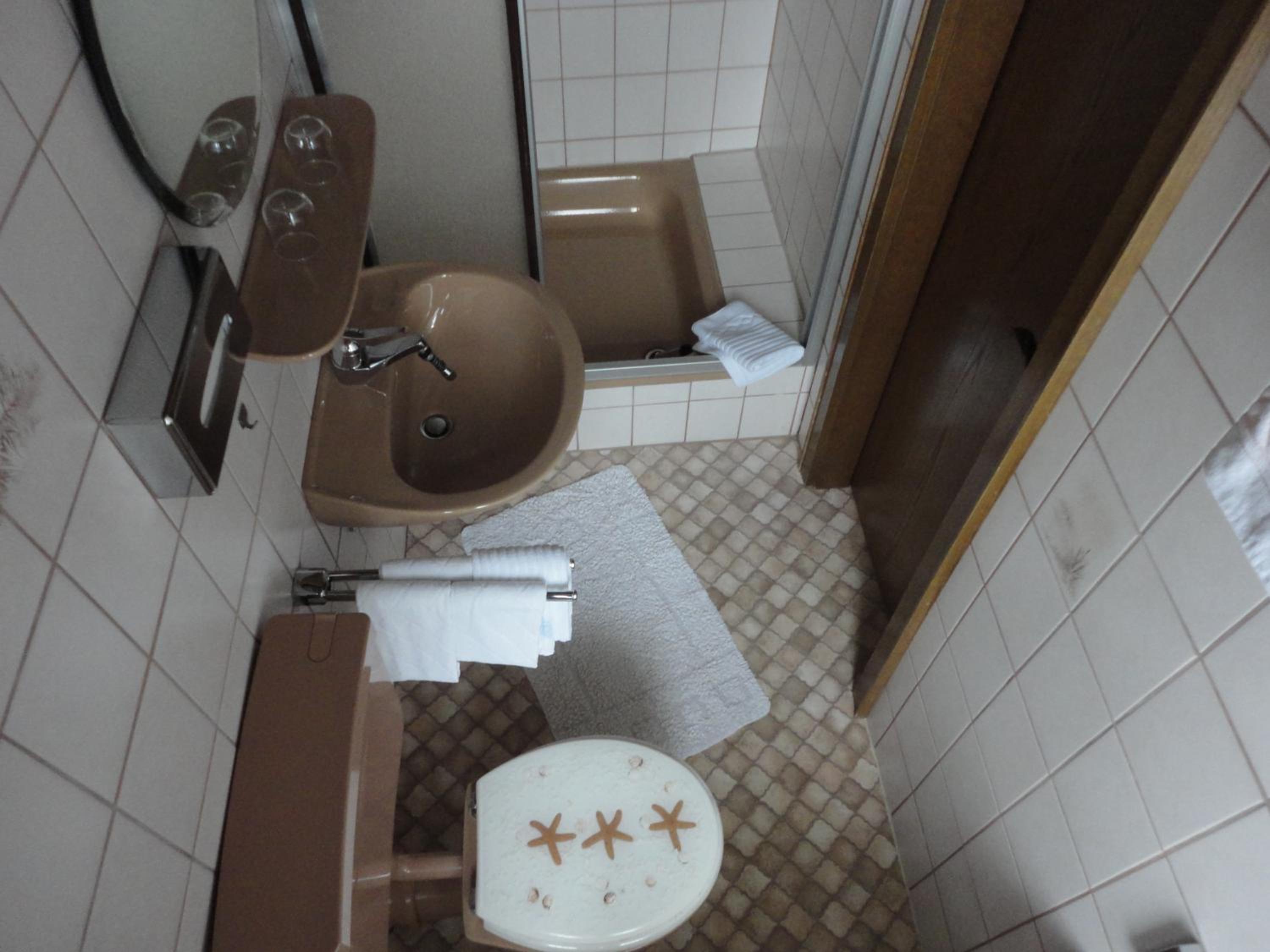Deluxe Double Room with Shower photo 3