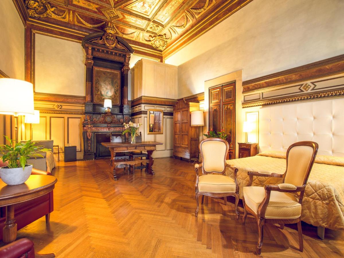 Premium King Room photo 2