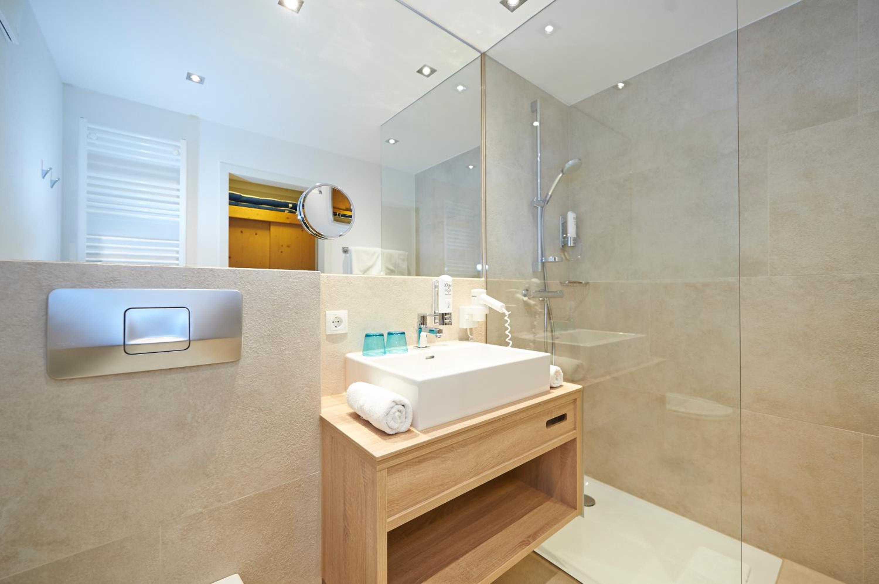 Suite with Balcony - Photo 12